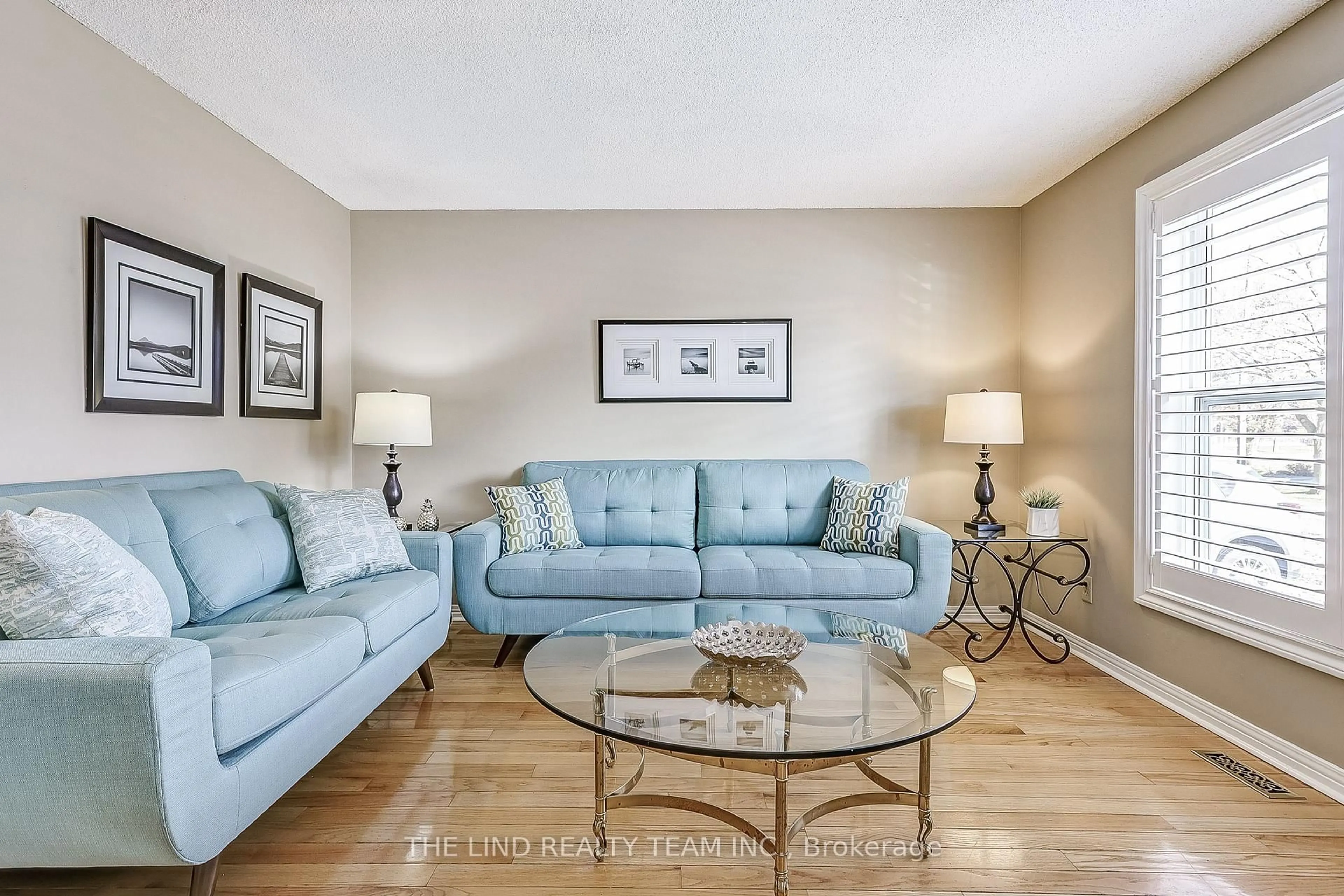 Living room with furniture, unknown for 272 Jeff Smith Crt, Newmarket Ontario L3Y 8C5