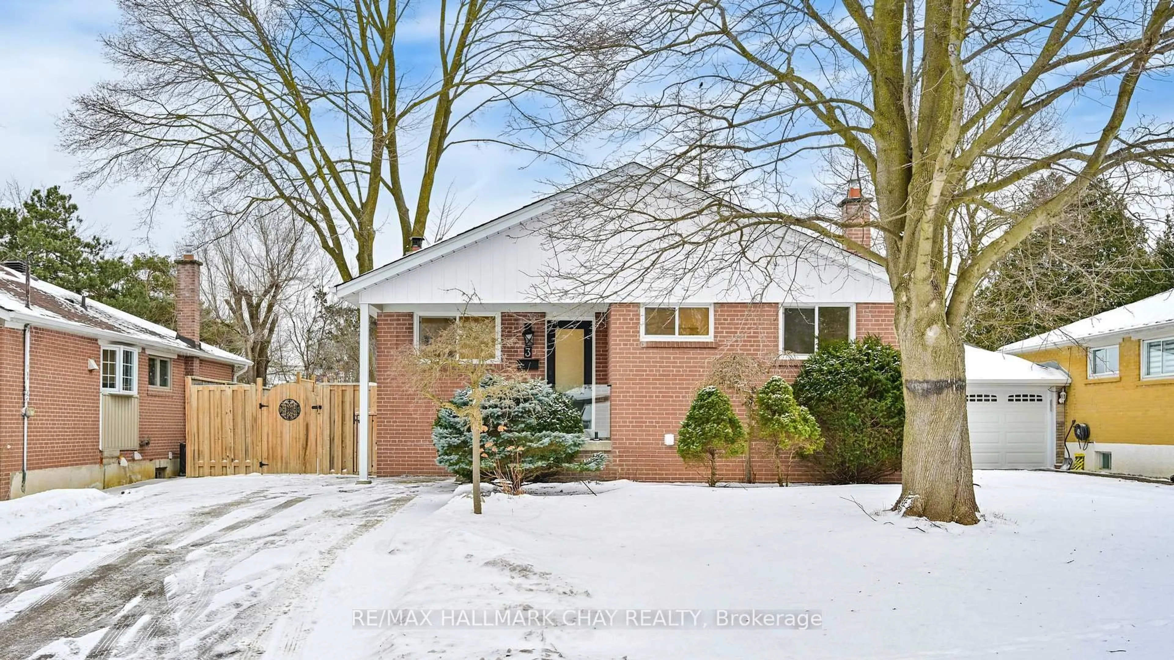 Home with brick exterior material, street for 3 Davidson Rd, Aurora Ontario L4G 2A9