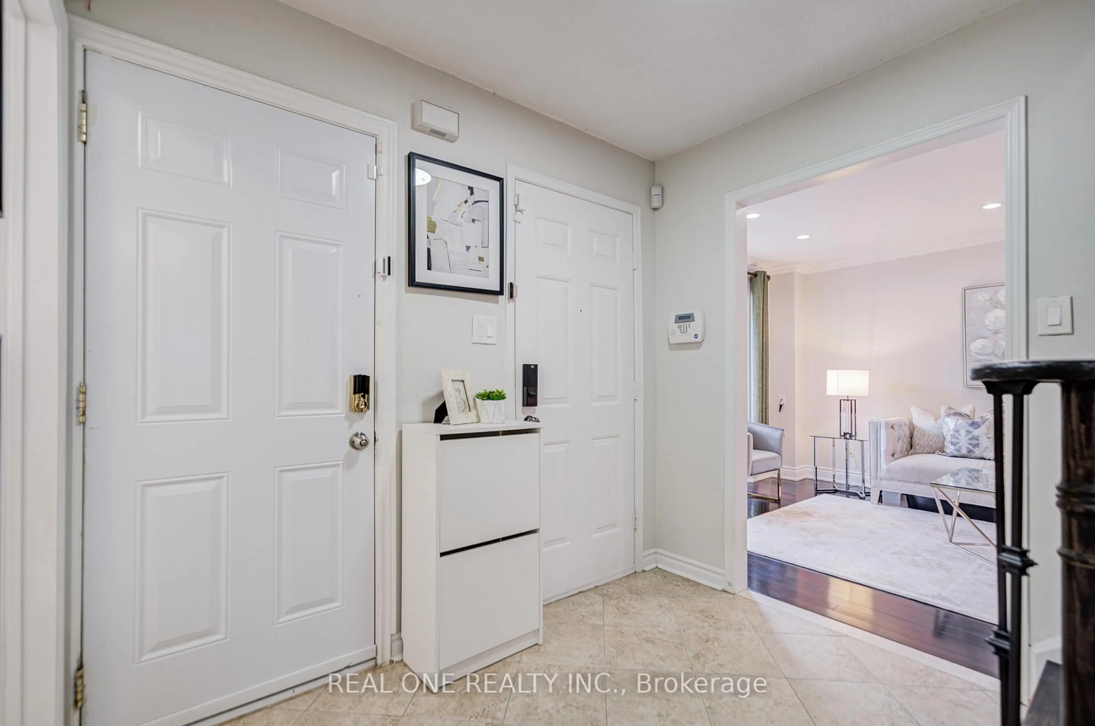 Indoor entryway for 58 Elson St, Markham Ontario L3S 1Y7