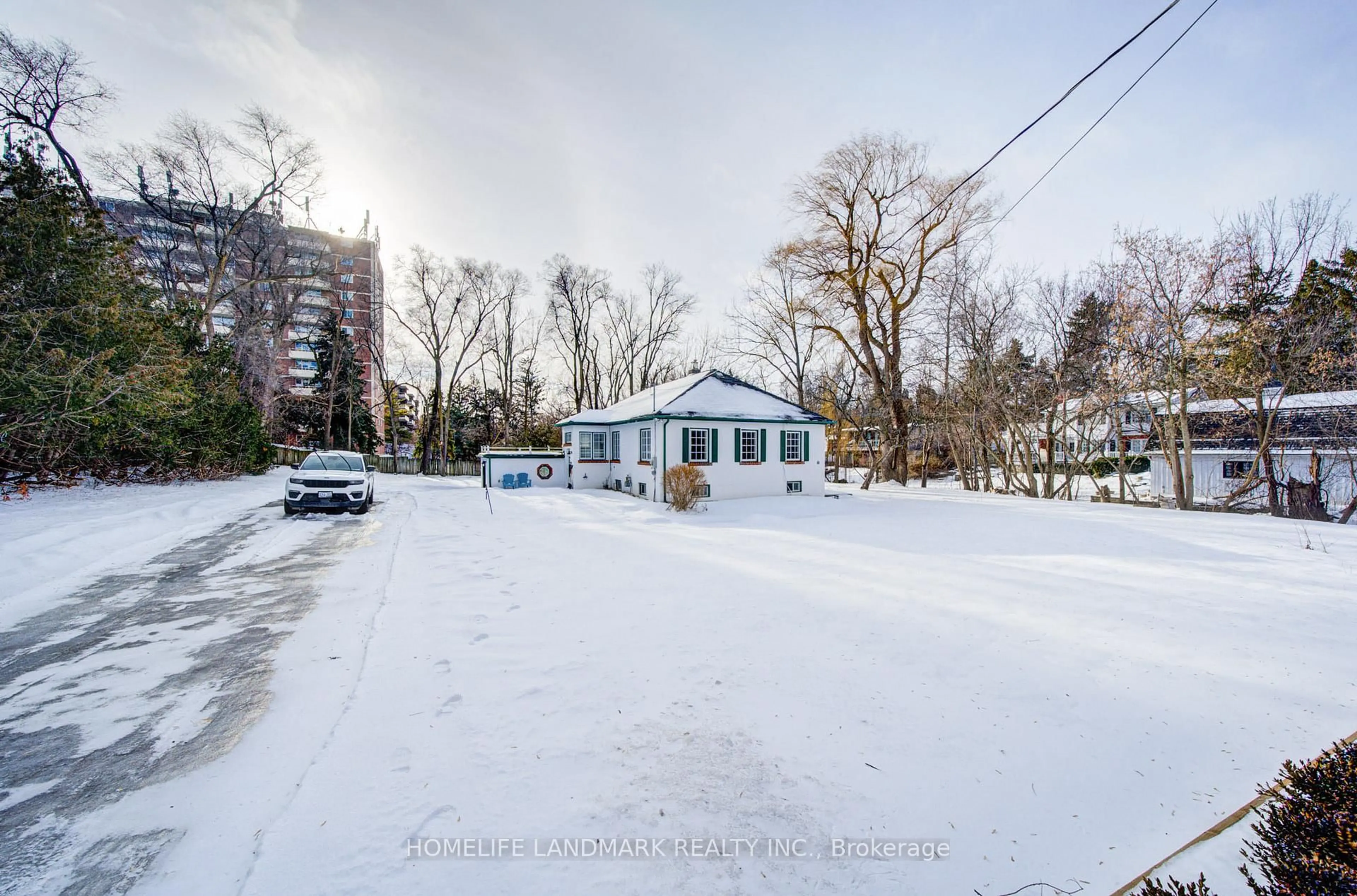 A pic from outside/outdoor area/front of a property/back of a property/a pic from drone, street for 119 Robinson St, Markham Ontario L3P 1P2