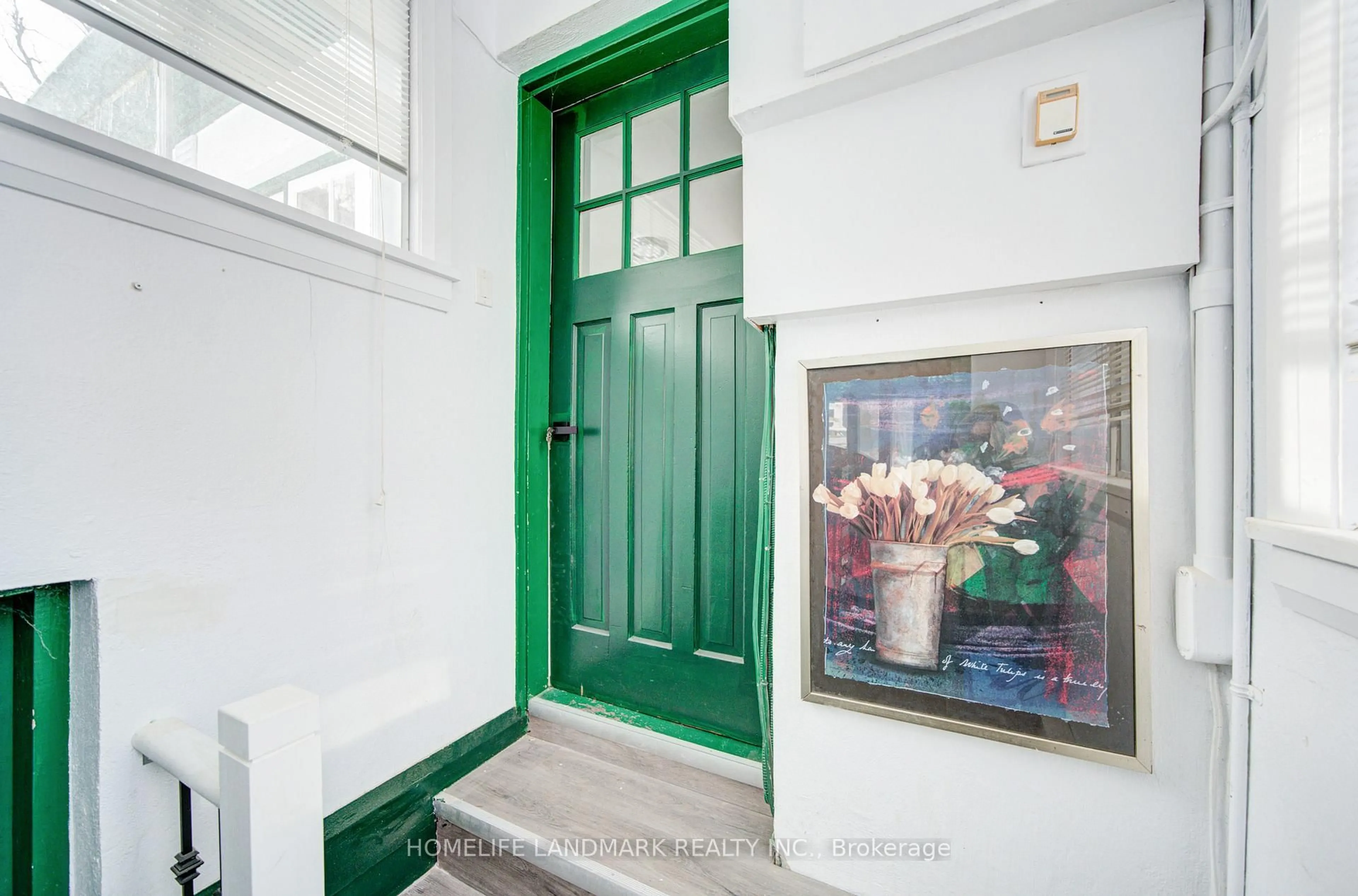 Indoor entryway for 119 Robinson St, Markham Ontario L3P 1P2