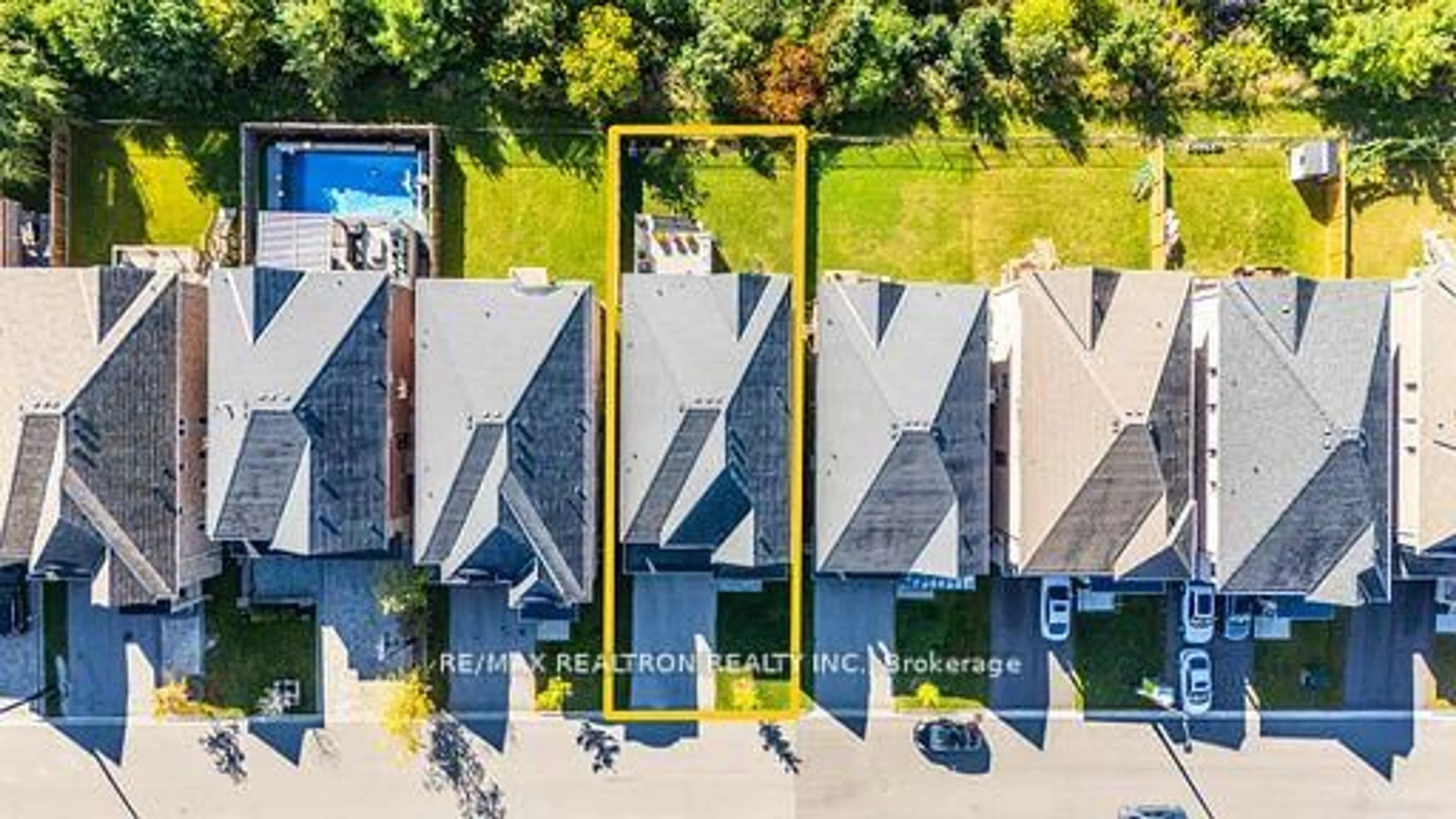 A pic from outside/outdoor area/front of a property/back of a property/a pic from drone, unknown for 53 Gallant Pl, Vaughan Ontario L4L 1A6