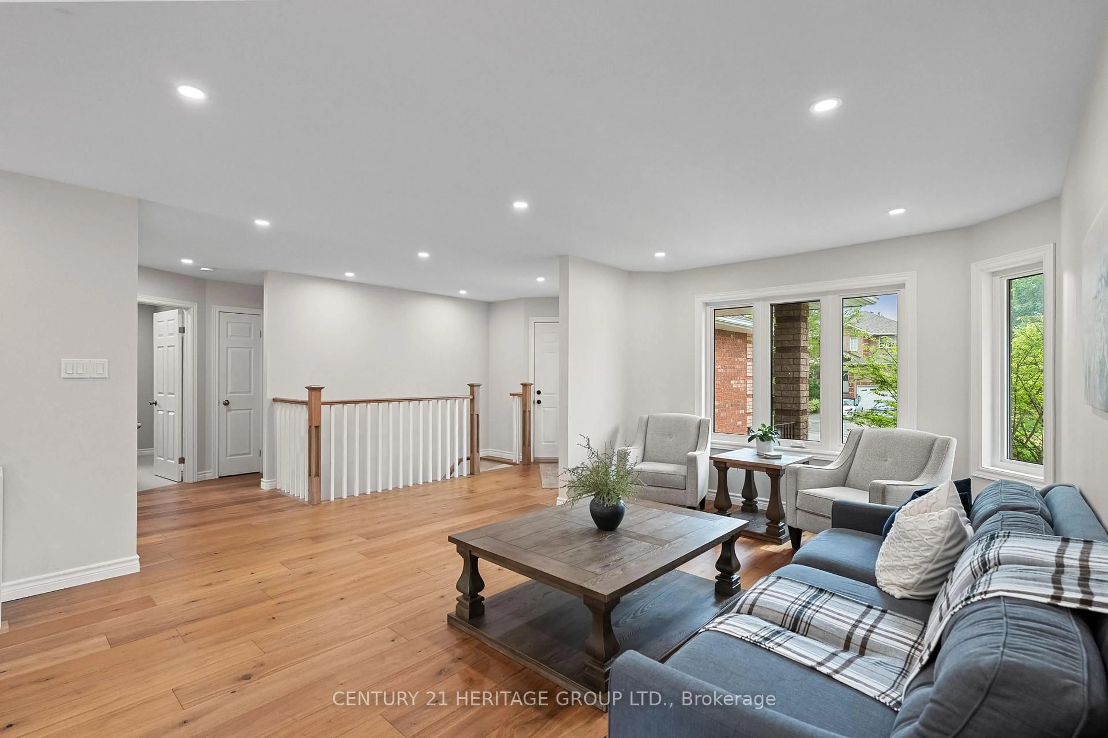 Living room with furniture, unknown for 31 Fox Run Lane, Bradford West Gwillimbury Ontario L3Z 2J1