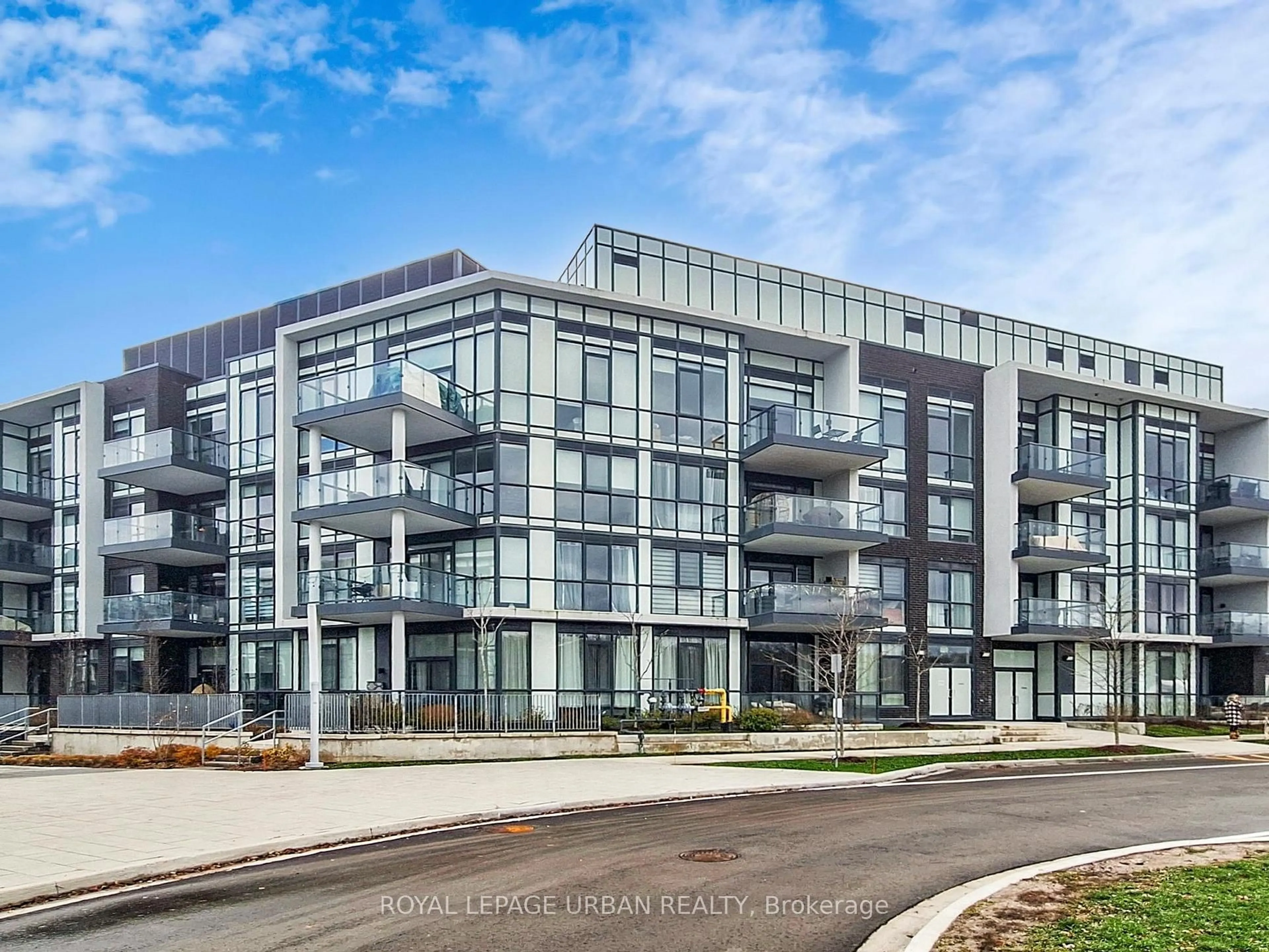 A pic from outside/outdoor area/front of a property/back of a property/a pic from drone, unknown for 415 Sea Ray Ave #151, Innisfil Ontario L9S 0R5