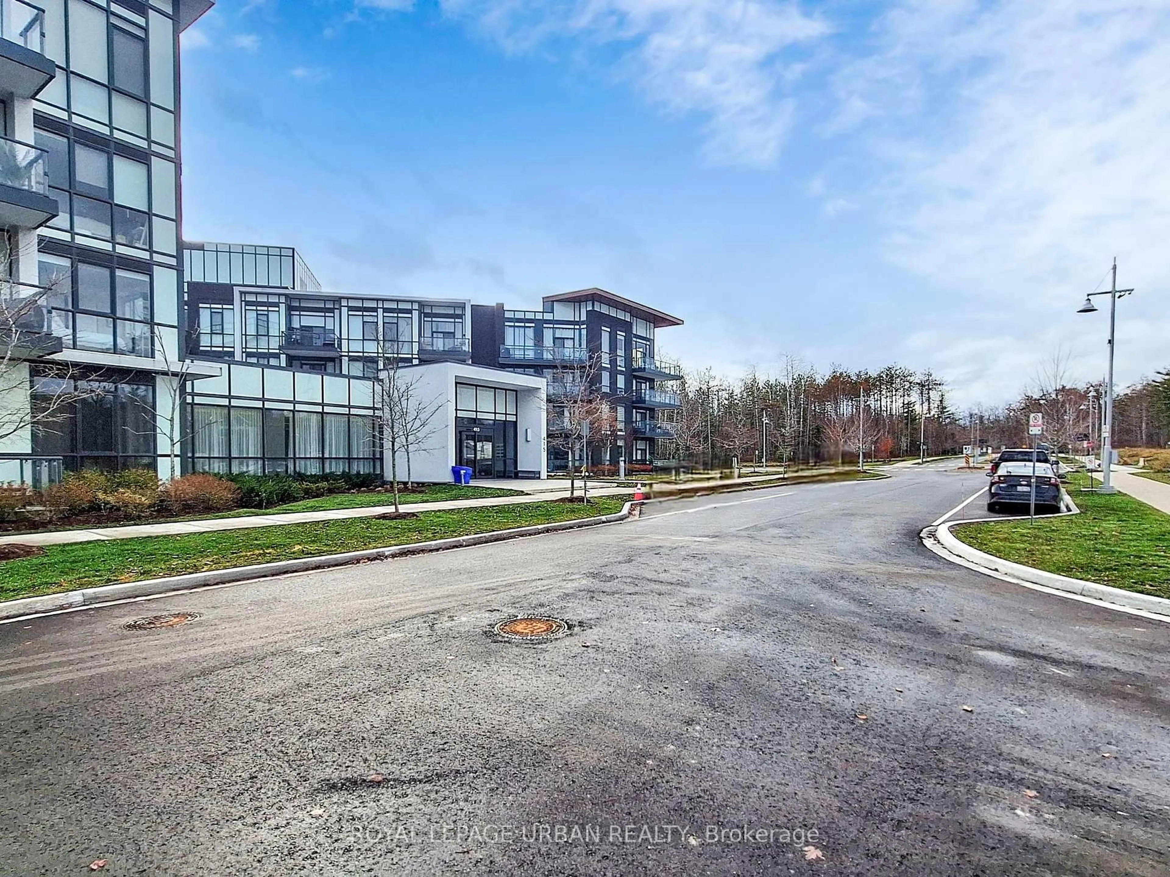 Indoor foyer for 415 Sea Ray Ave #151, Innisfil Ontario L9S 0R5