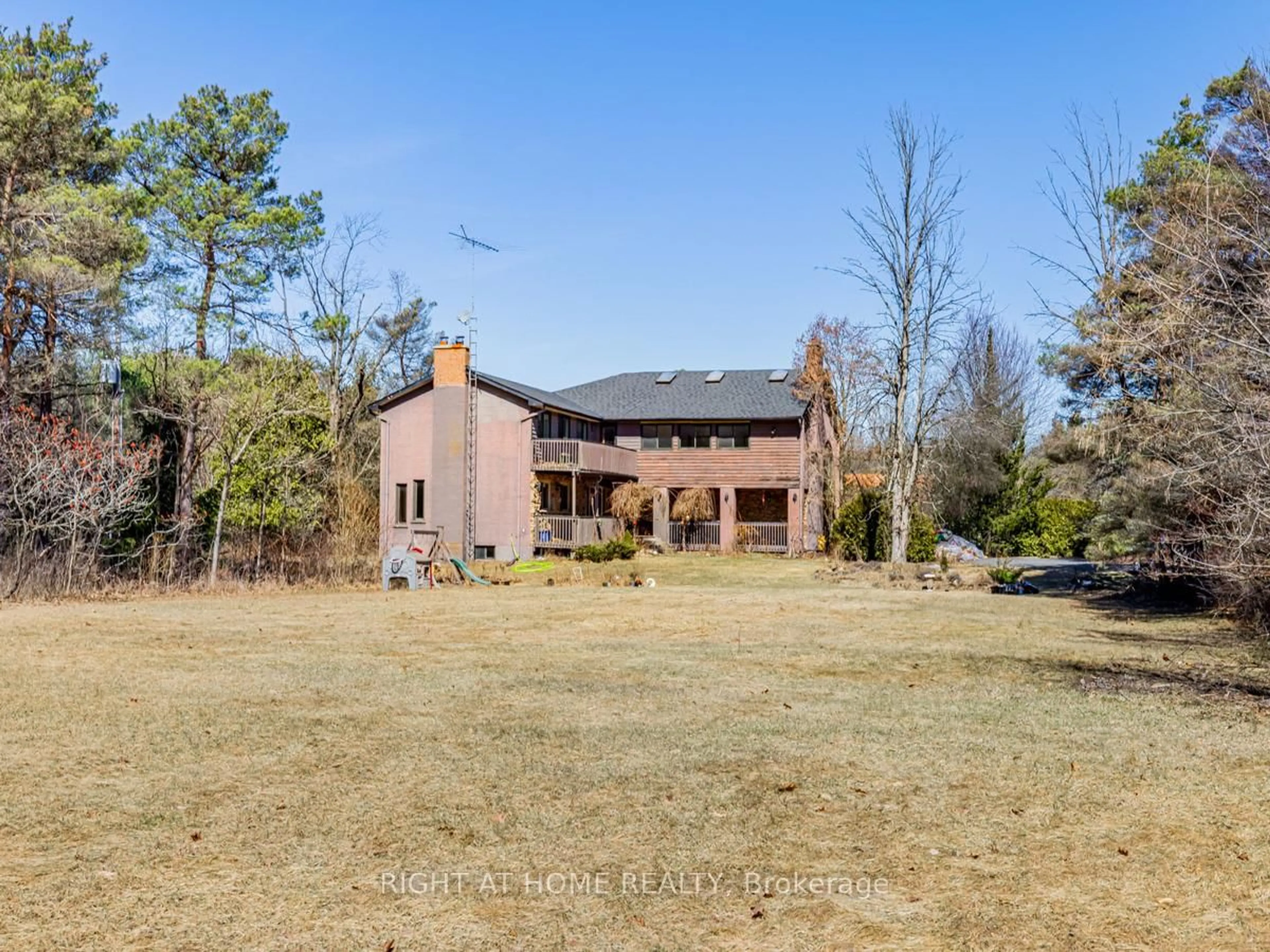 A pic from outside/outdoor area/front of a property/back of a property/a pic from drone, unknown for 4282 Vivian Rd, Whitchurch-Stouffville Ontario L4A 1Z2