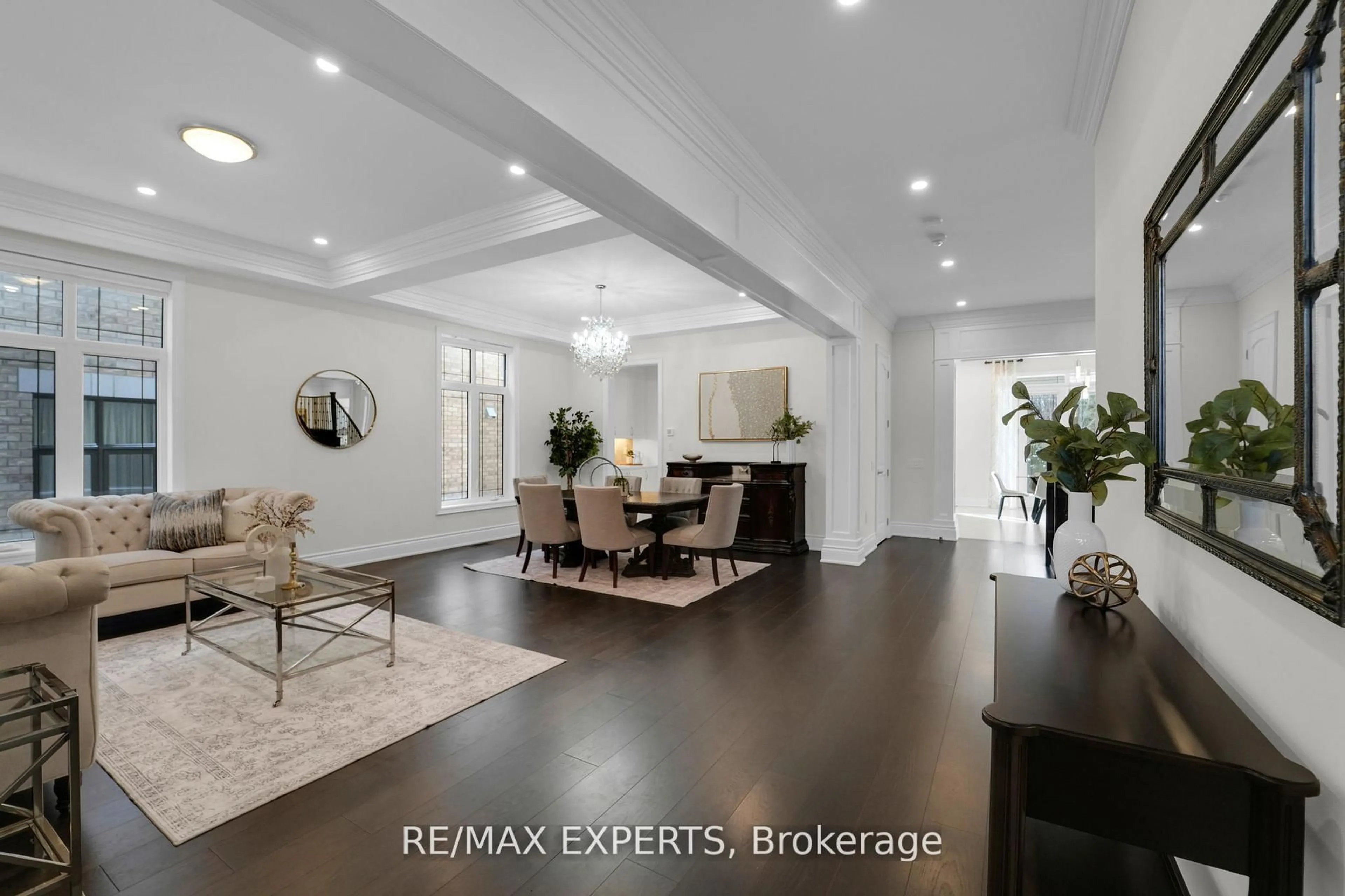 Indoor entryway for 136 Lady Jessica Dr, Vaughan Ontario L6A 4Z7