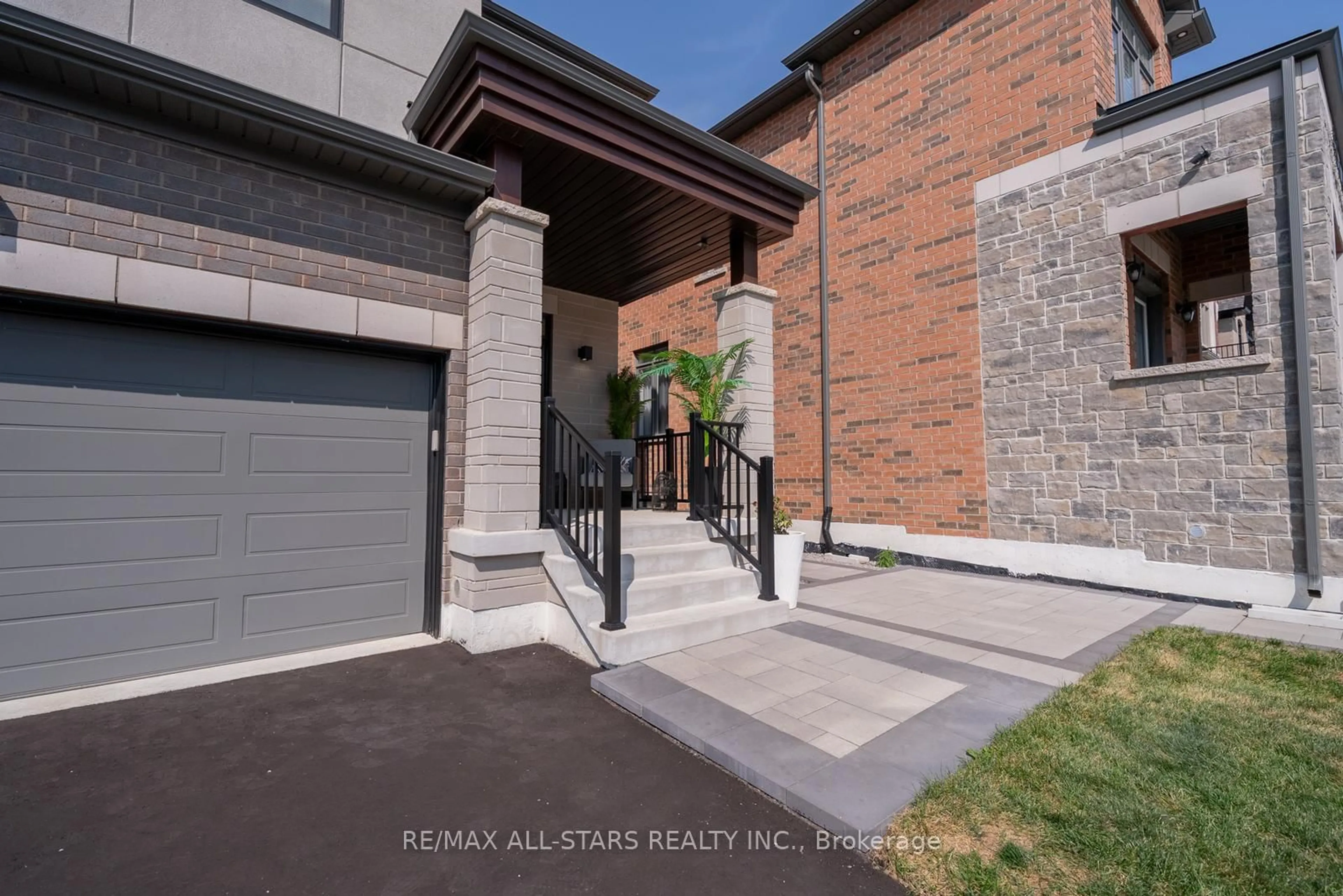 Home with brick exterior material, street for 197 Boundary Blvd, Whitchurch-Stouffville Ontario L4A 4W3