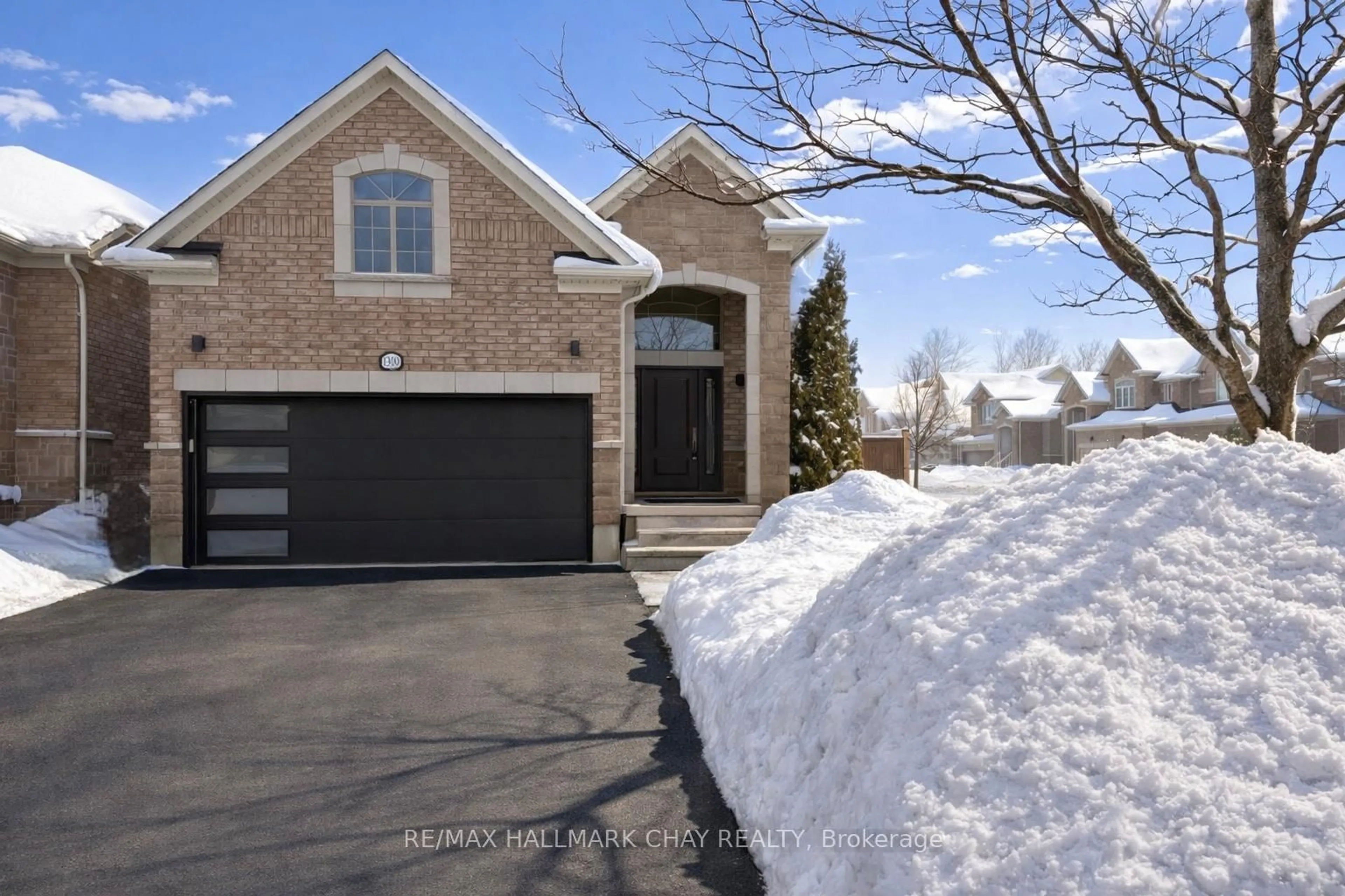 Home with brick exterior material, street for 1300 Hunter St, Innisfil Ontario L9S 0H1