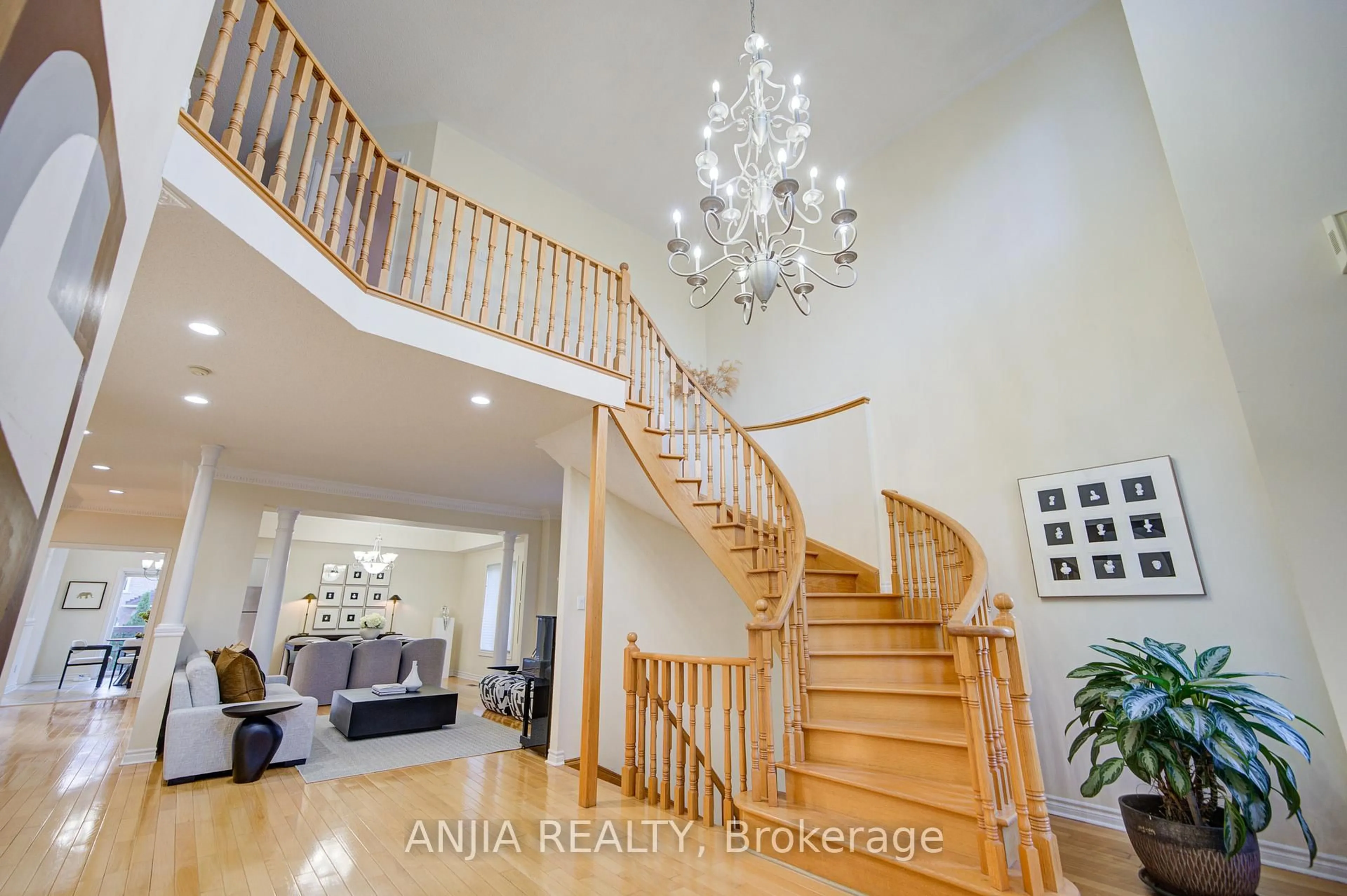 Indoor foyer for 54 Rouge Bank Dr, Markham Ontario L3S 4C7