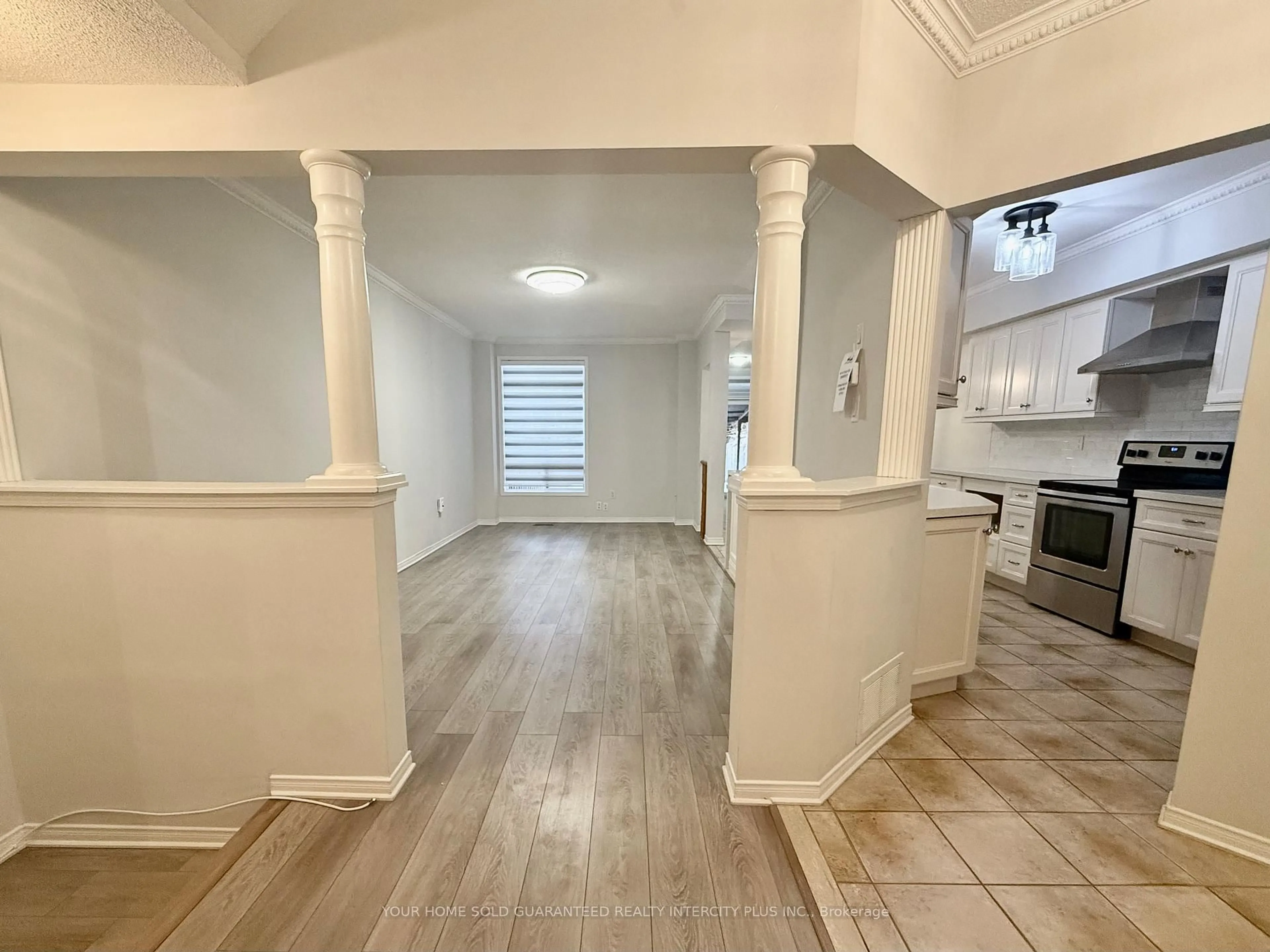 Unknown for 28 Delfire St, Vaughan Ontario L6A 2L9