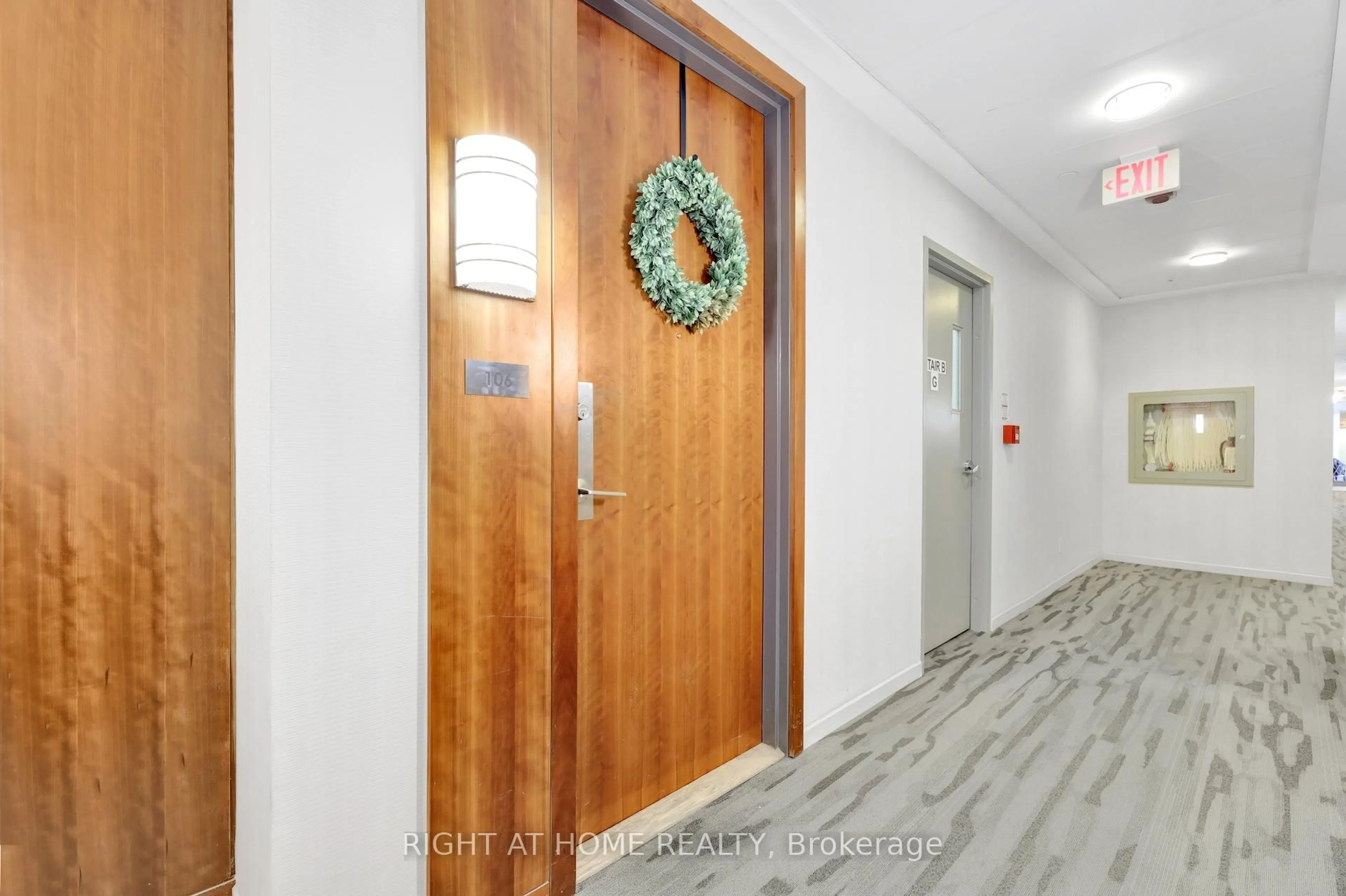 Indoor entryway for 4700 Highway 7 #106, Vaughan Ontario L4L 0B4