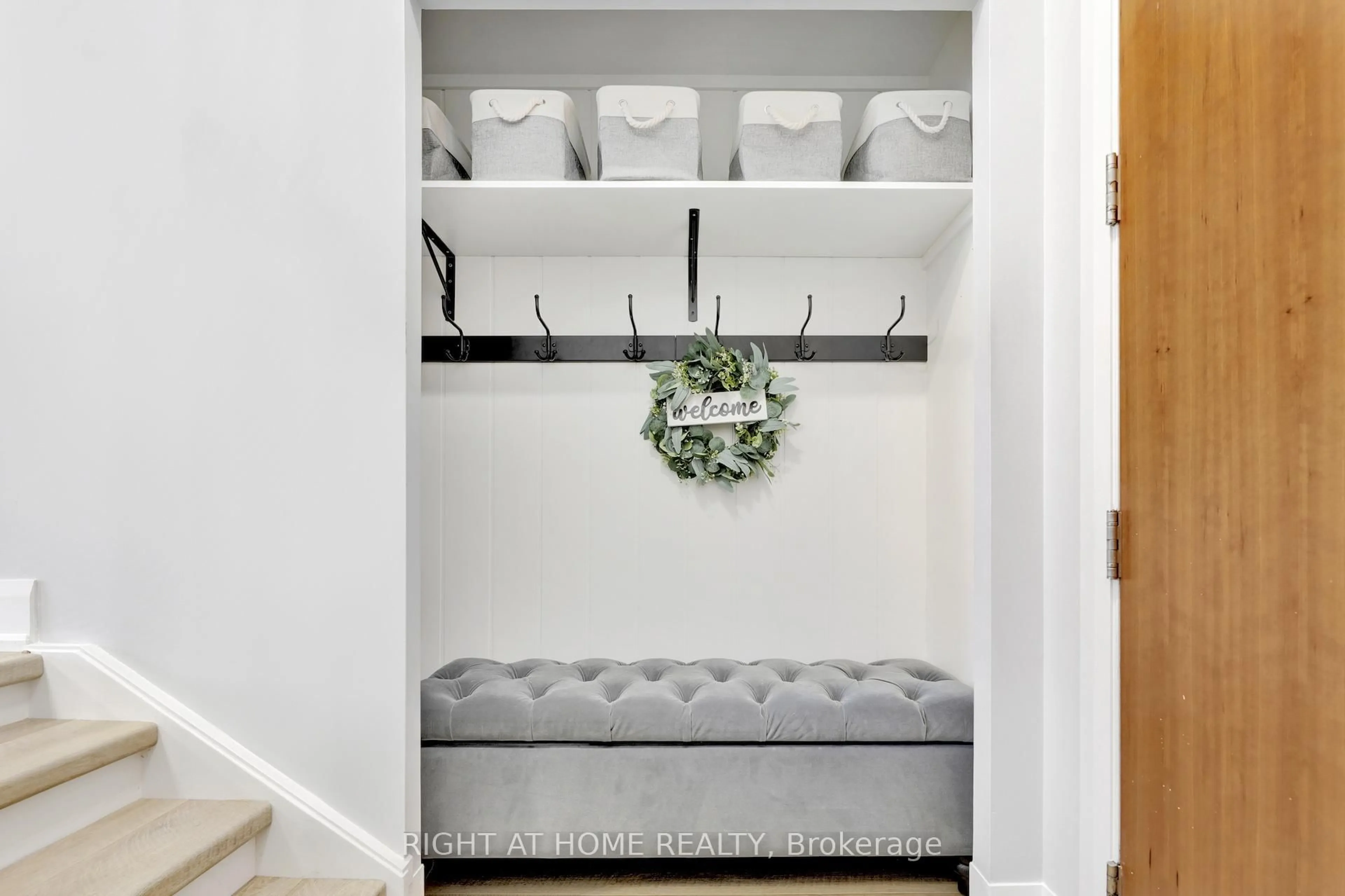 Indoor entryway for 4700 Highway 7 #106, Vaughan Ontario L4L 0B4