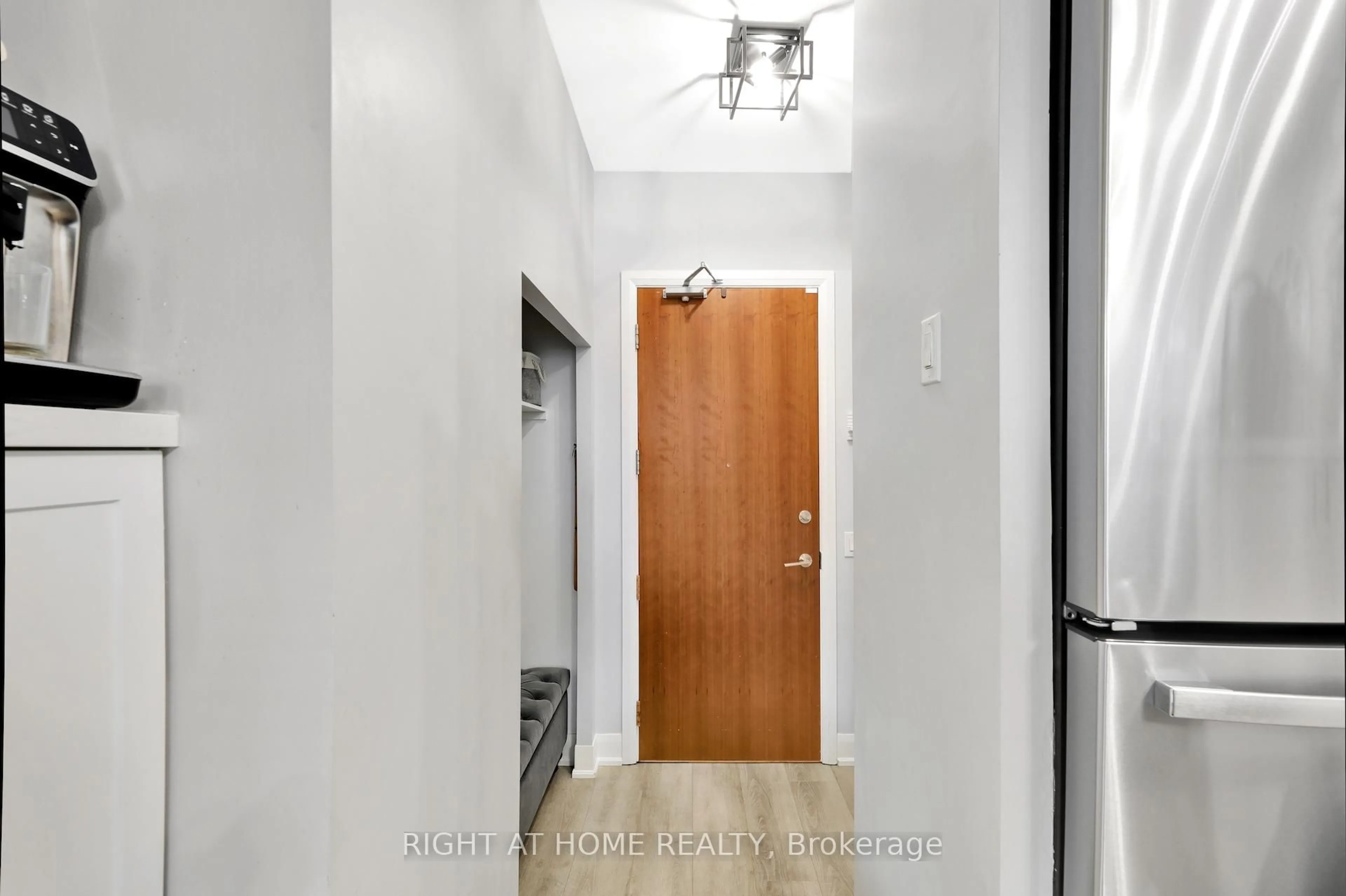 Indoor entryway for 4700 Highway 7 #106, Vaughan Ontario L4L 0B4