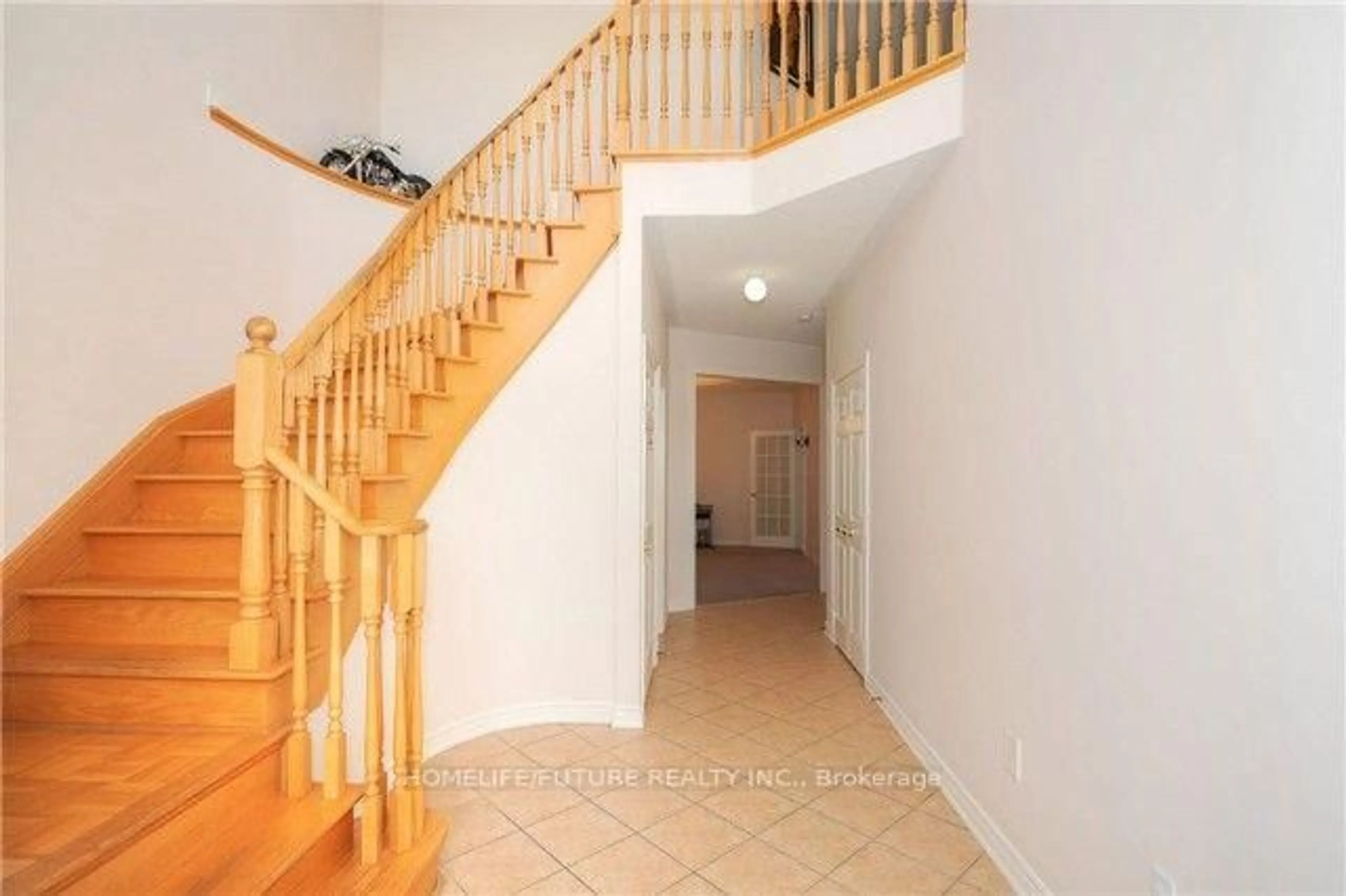 Indoor foyer for 71 Batchford Cres, Markham Ontario L6B 0C2