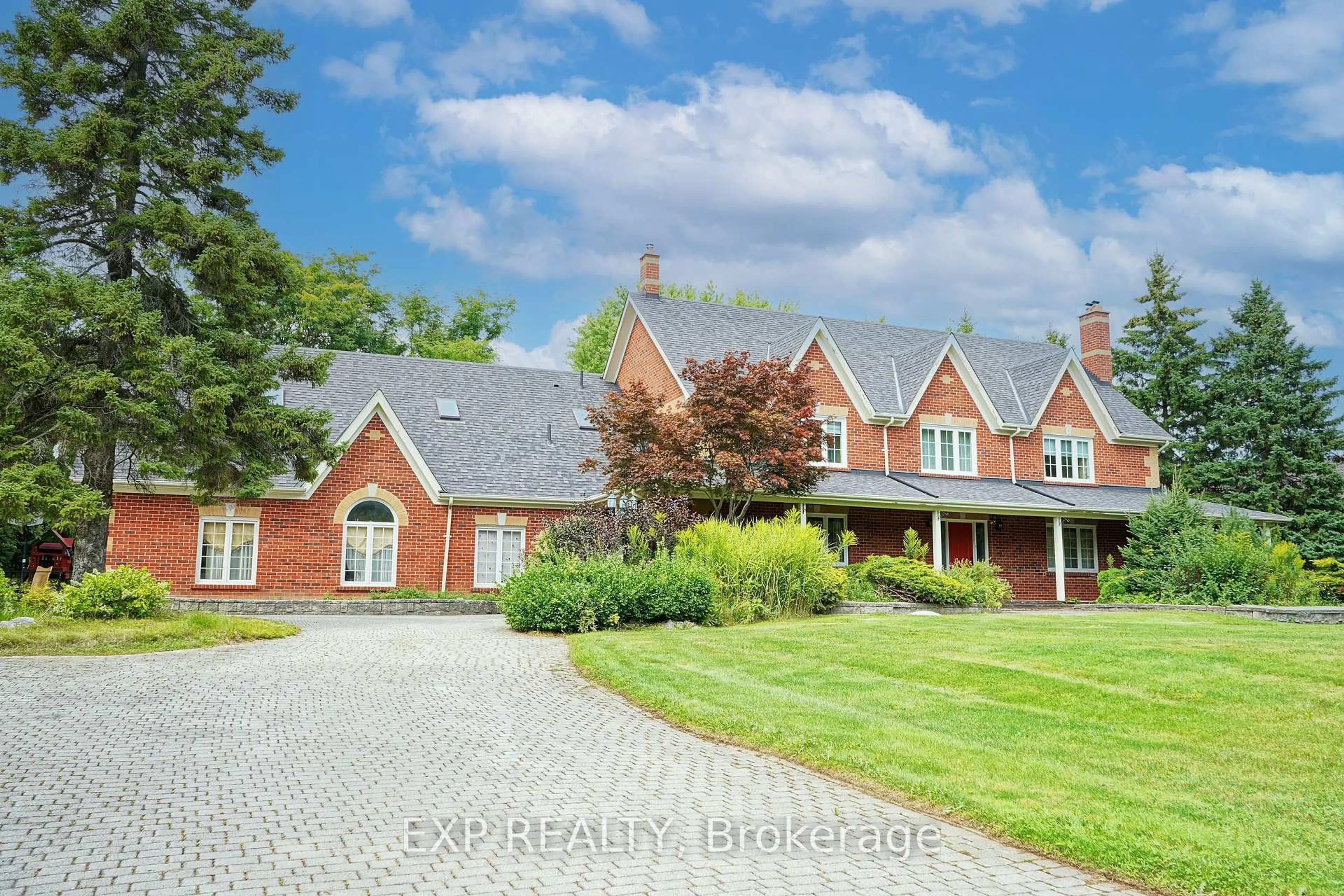 A pic from outside/outdoor area/front of a property/back of a property/a pic from drone, unknown for 54 Ridgewood Dr, Richmond Hill Ontario L4E 3M1