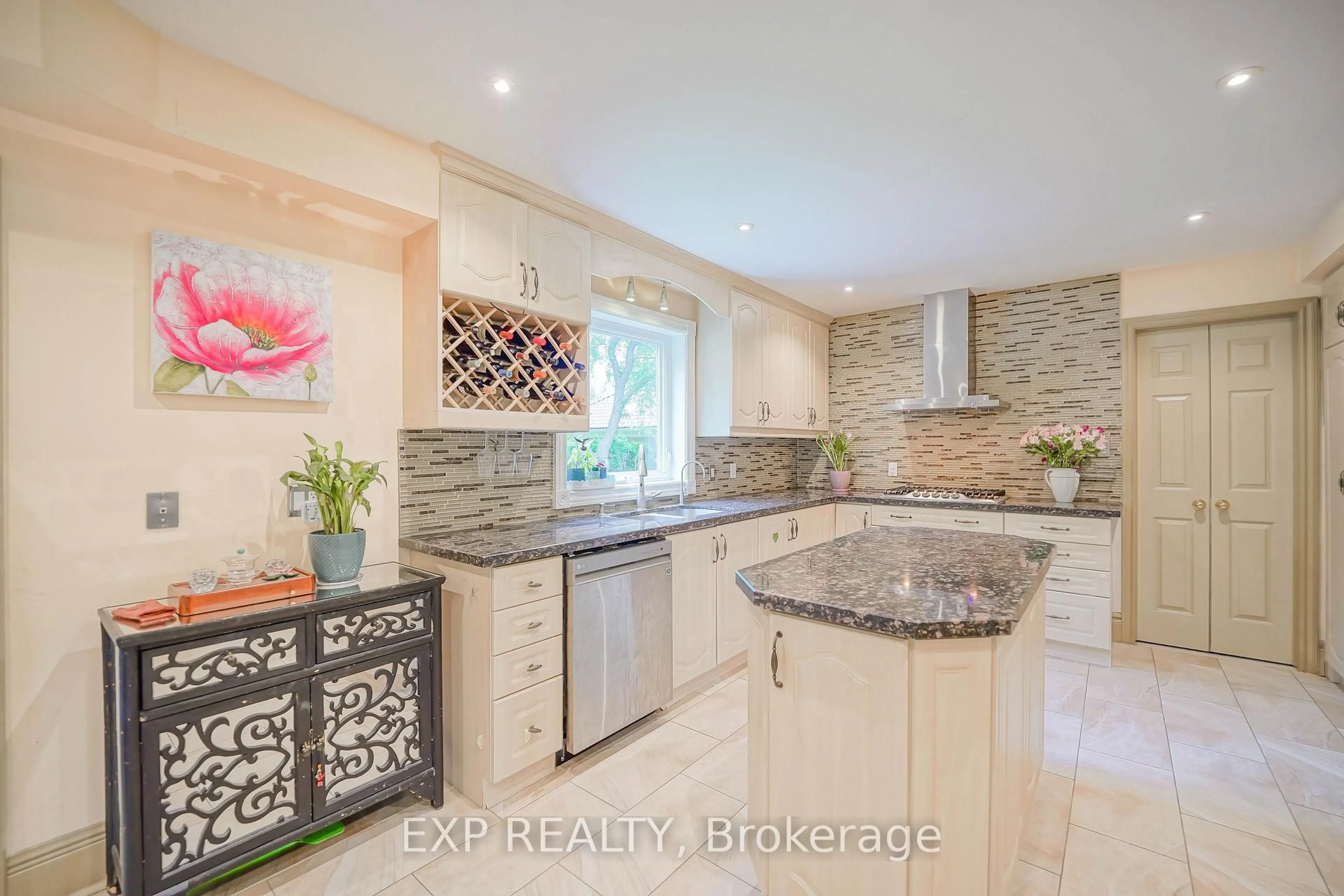 Contemporary kitchen, ceramic/tile floor for 54 Ridgewood Dr, Richmond Hill Ontario L4E 3M1