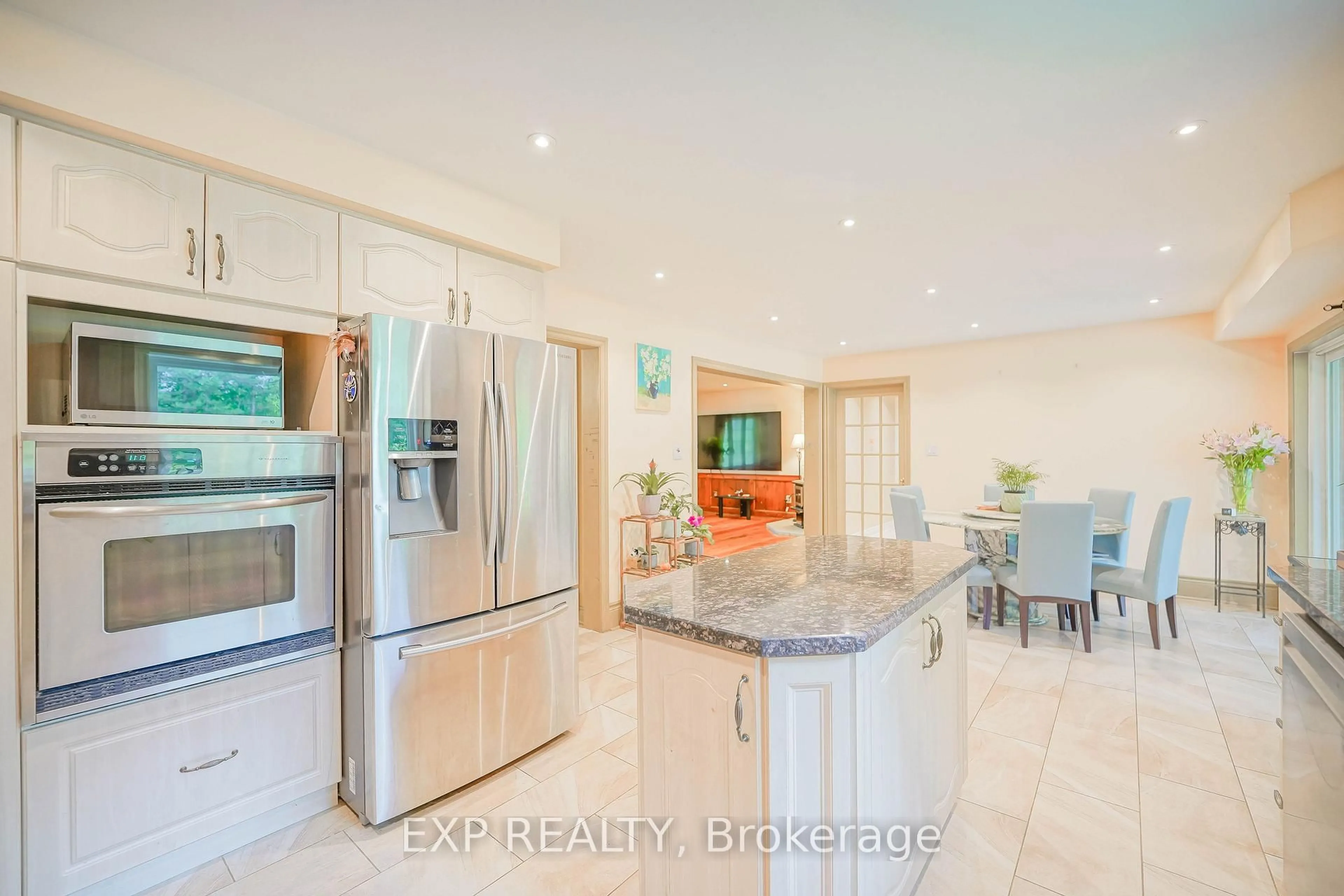 Contemporary kitchen, ceramic/tile floor for 54 Ridgewood Dr, Richmond Hill Ontario L4E 3M1