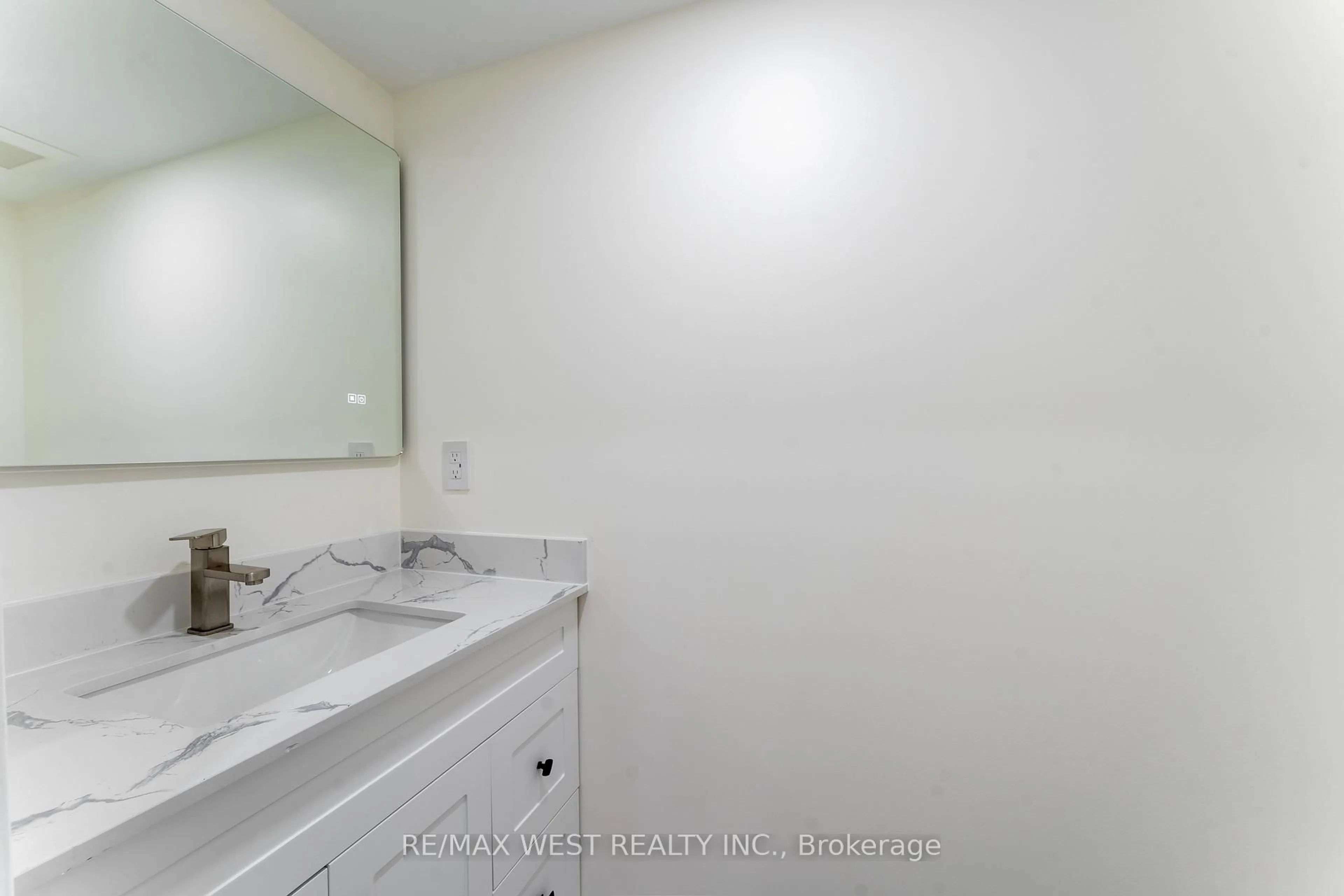 Standard bathroom, unknown for 188 Misty Meadow Dr, Vaughan Ontario L4L 3V7