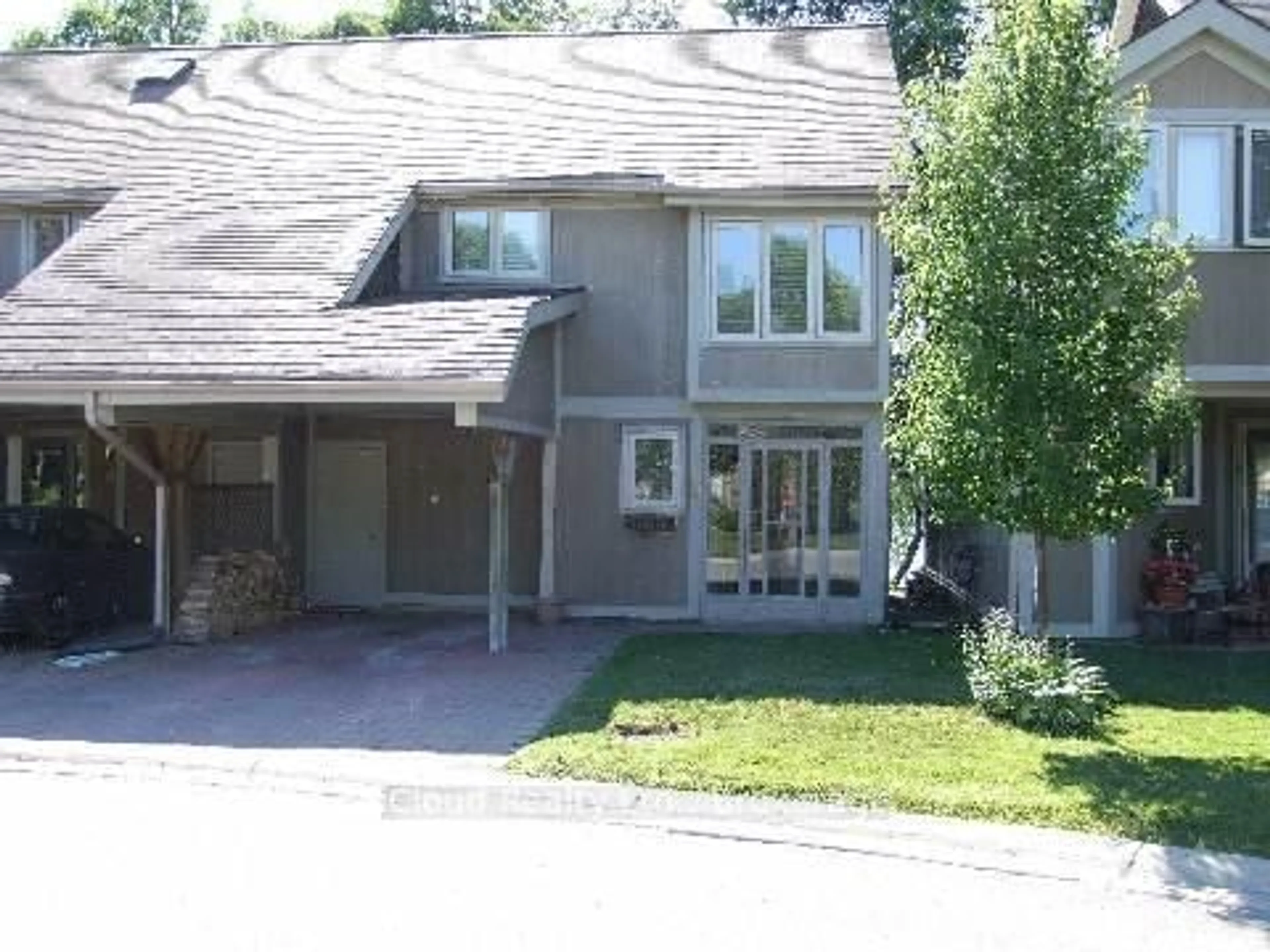 Home with vinyl exterior material, street for 3 Davy Point Circ, Georgina Ontario L4P 3H1