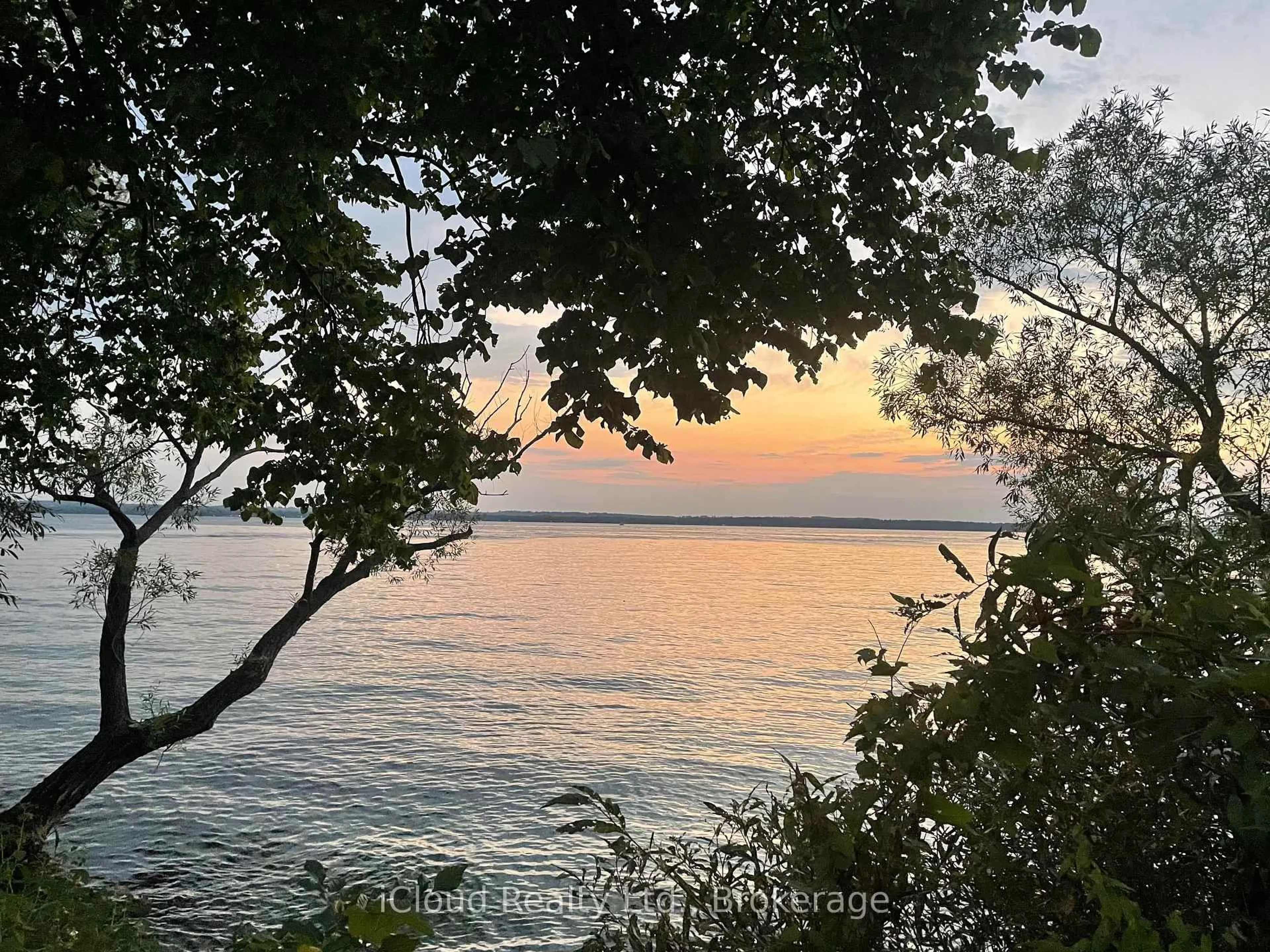 Unknown for 3 Davy Point Circ, Georgina Ontario L4P 3H1