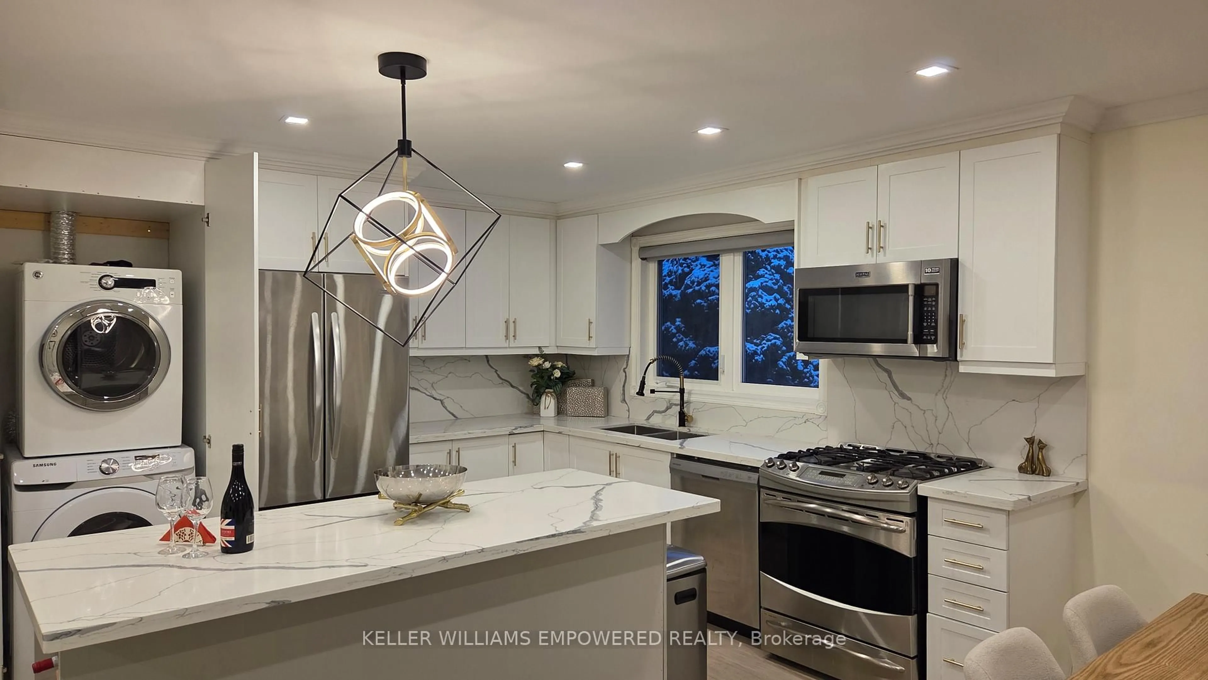 Contemporary kitchen, ceramic/tile floor for 333 Paliser Cres, Richmond Hill Ontario L4C 1R9