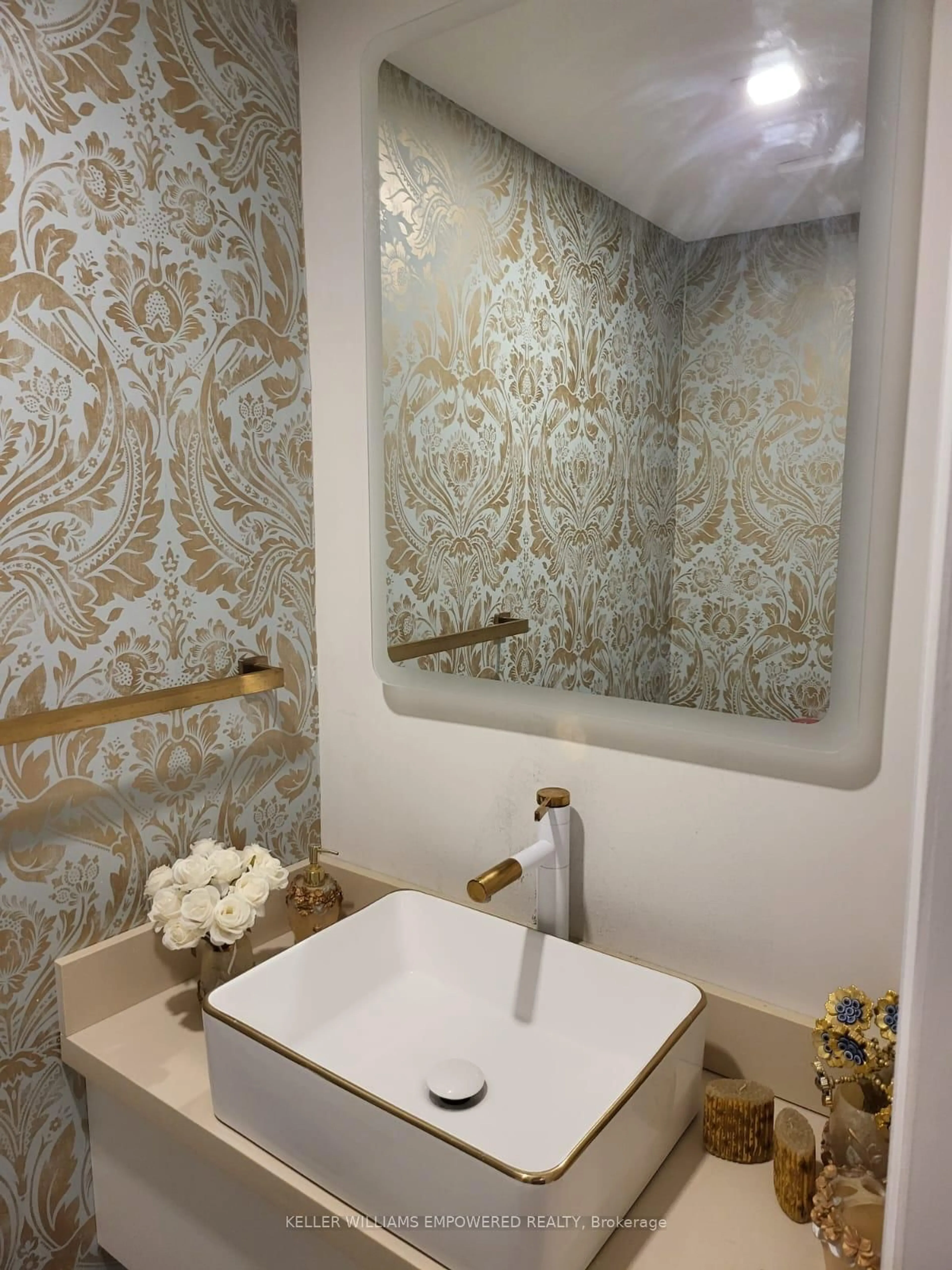 Contemporary bathroom, ceramic/tile floor for 333 Paliser Cres, Richmond Hill Ontario L4C 1R9