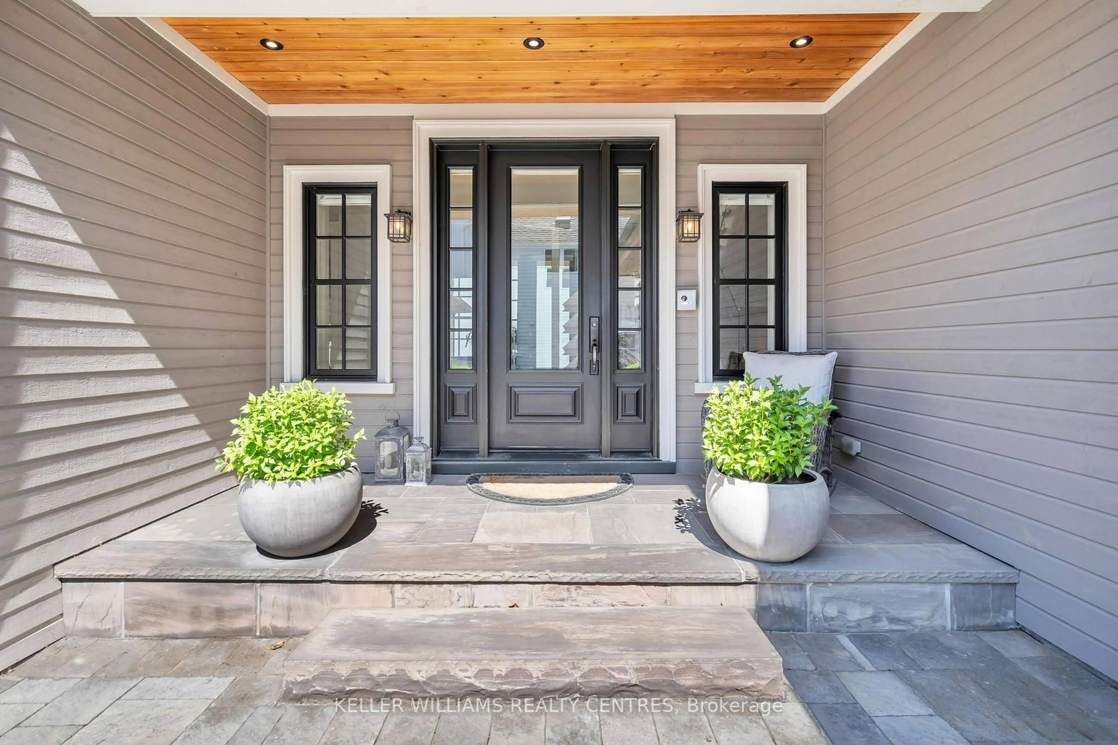 Indoor entryway for 23 Mosley St, Aurora Ontario L4G 1G7