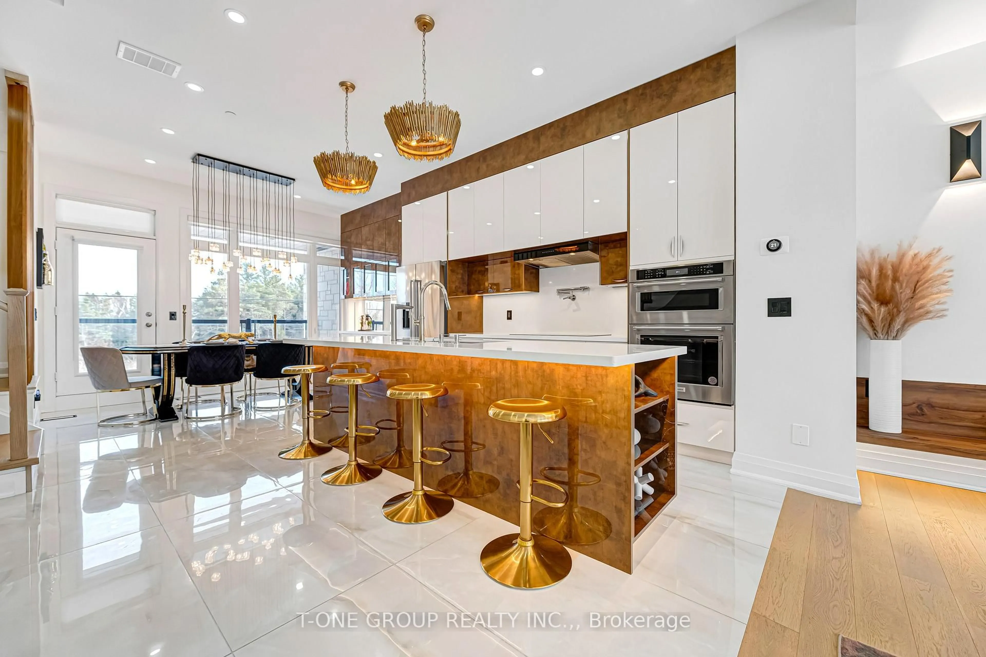 Contemporary kitchen, ceramic/tile floor for 9 Credit Lane, Richmond Hill Ontario L4E 1G9