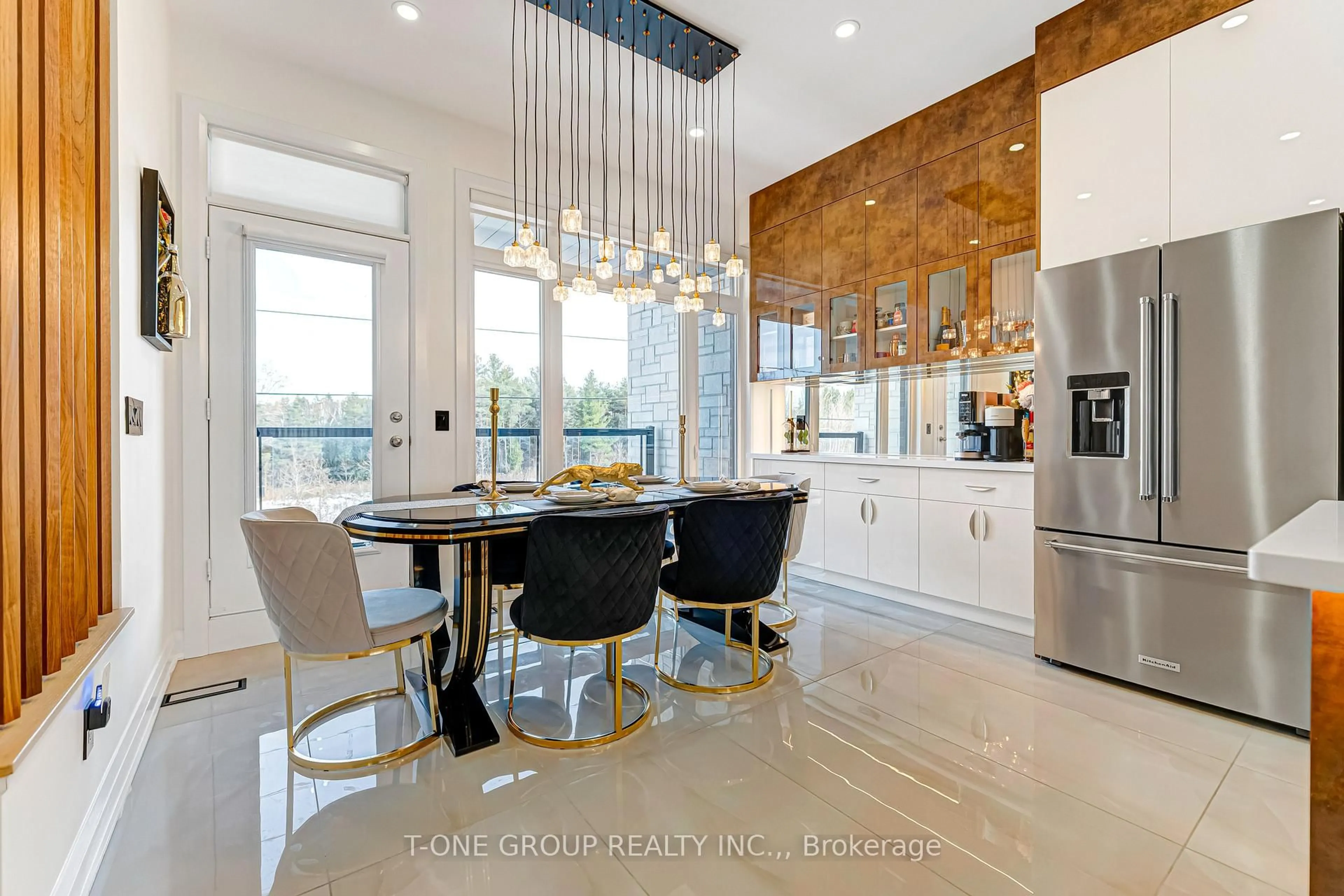 Contemporary kitchen, ceramic/tile floor for 9 Credit Lane, Richmond Hill Ontario L4E 1G9