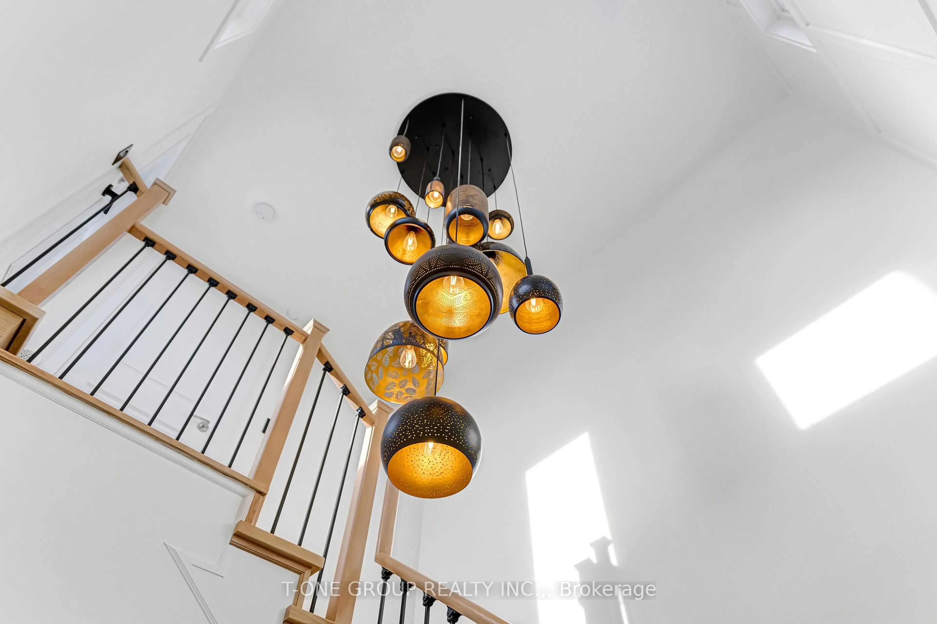 Unknown for 9 Credit Lane, Richmond Hill Ontario L4E 1G9