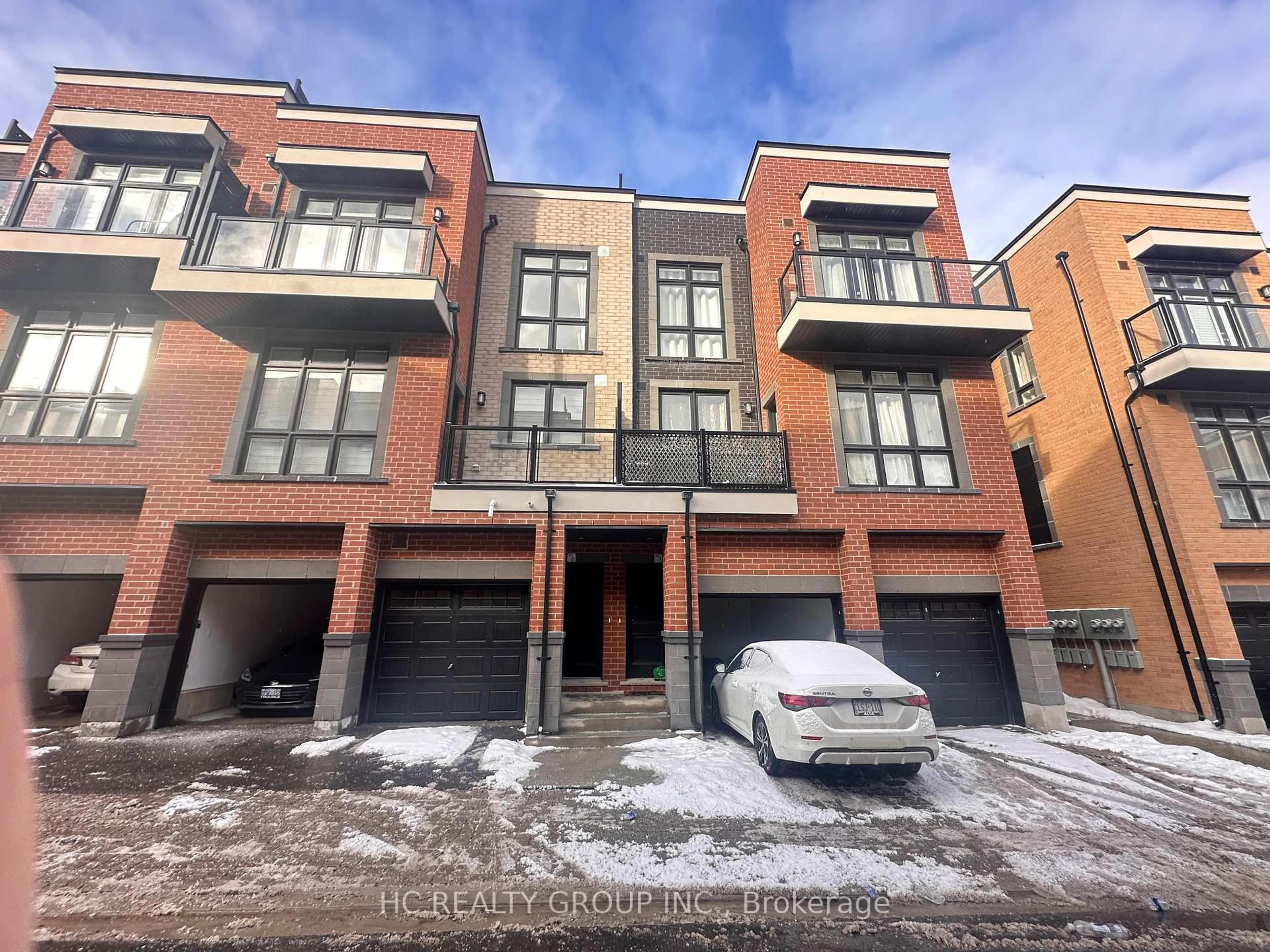 Unknown for 3 bond Cres #6, Richmond Hill Ontario L4E 1J4