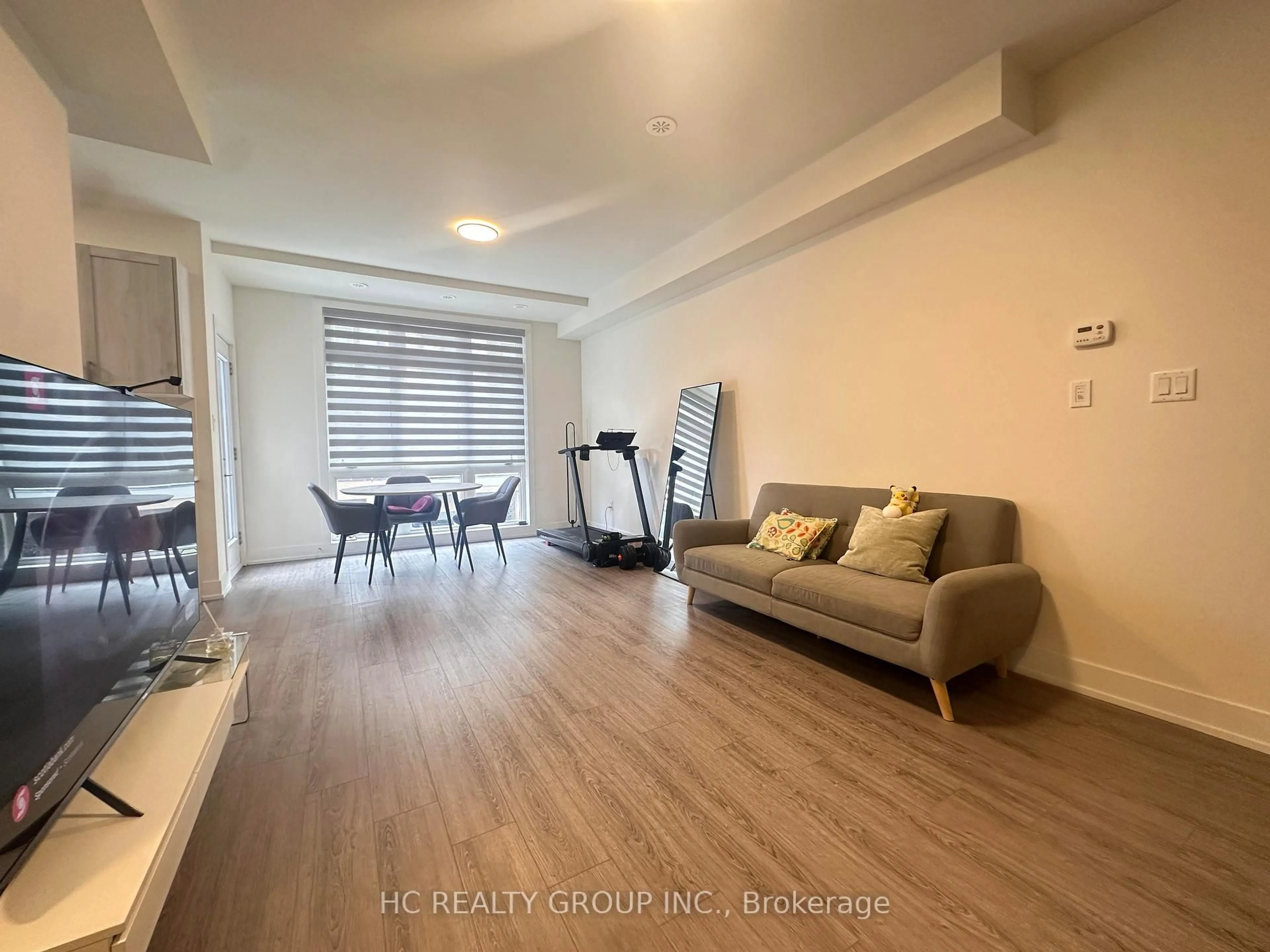 Living room with furniture, unknown for 3 bond Cres #6, Richmond Hill Ontario L4E 1J4