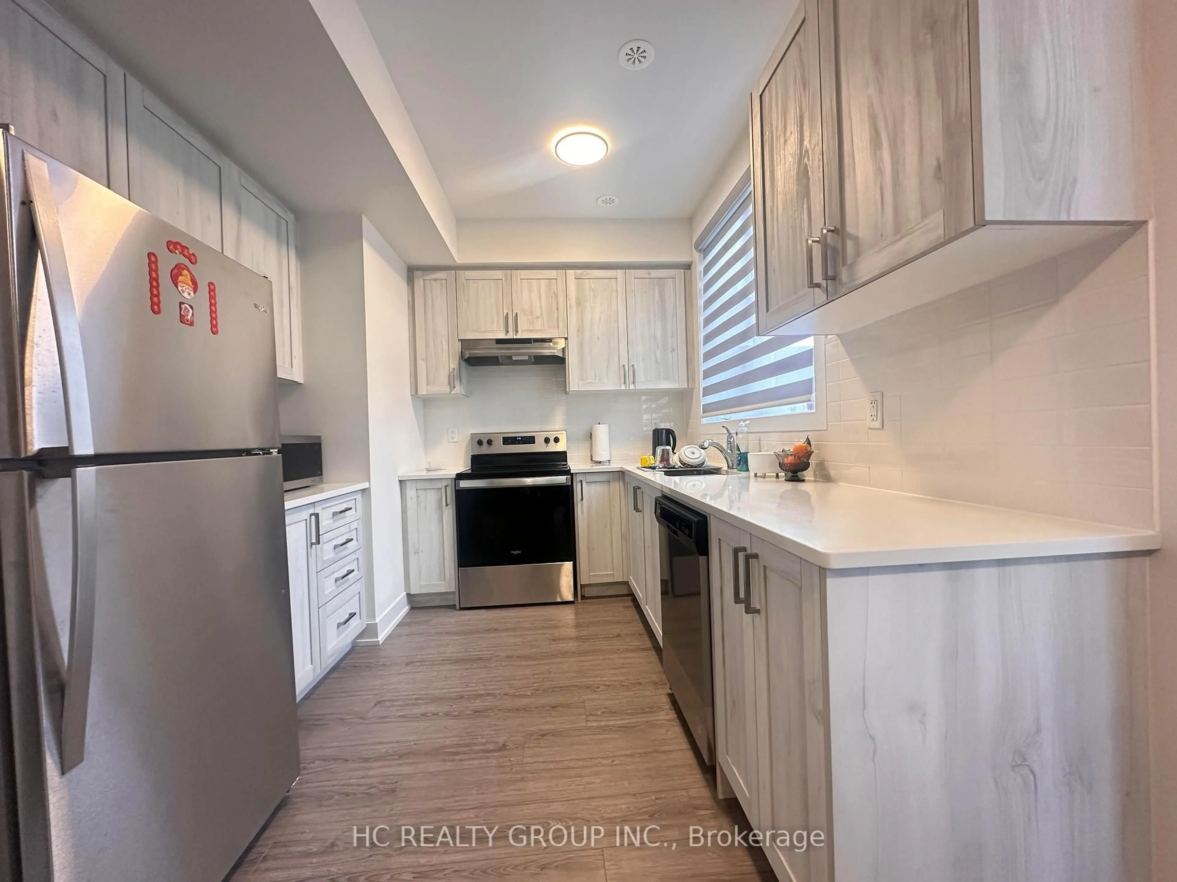 Unknown for 3 bond Cres #6, Richmond Hill Ontario L4E 1J4