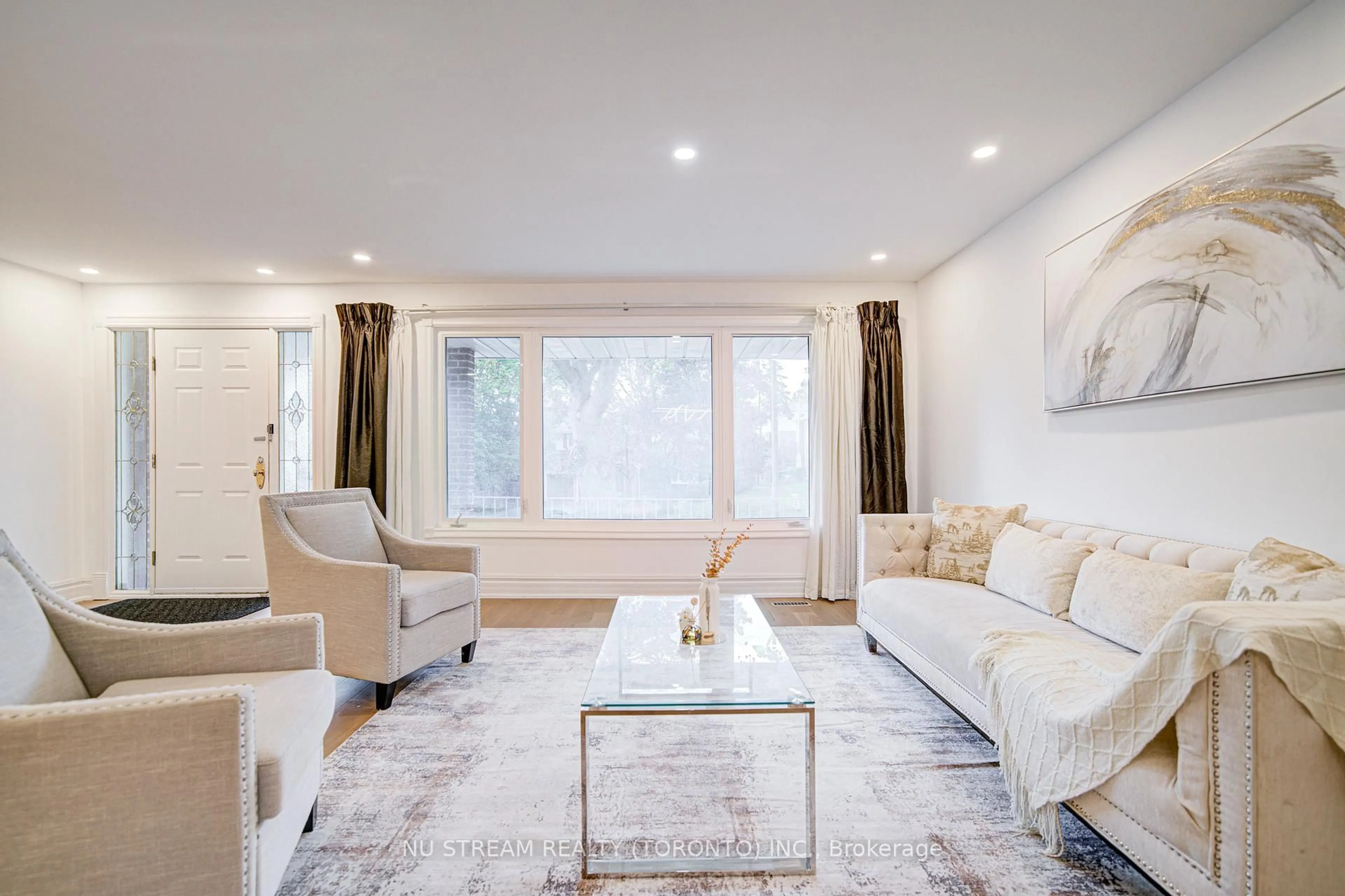 Living room with furniture, unknown for 8 Hemingway Cres, Markham Ontario L3R 2A4