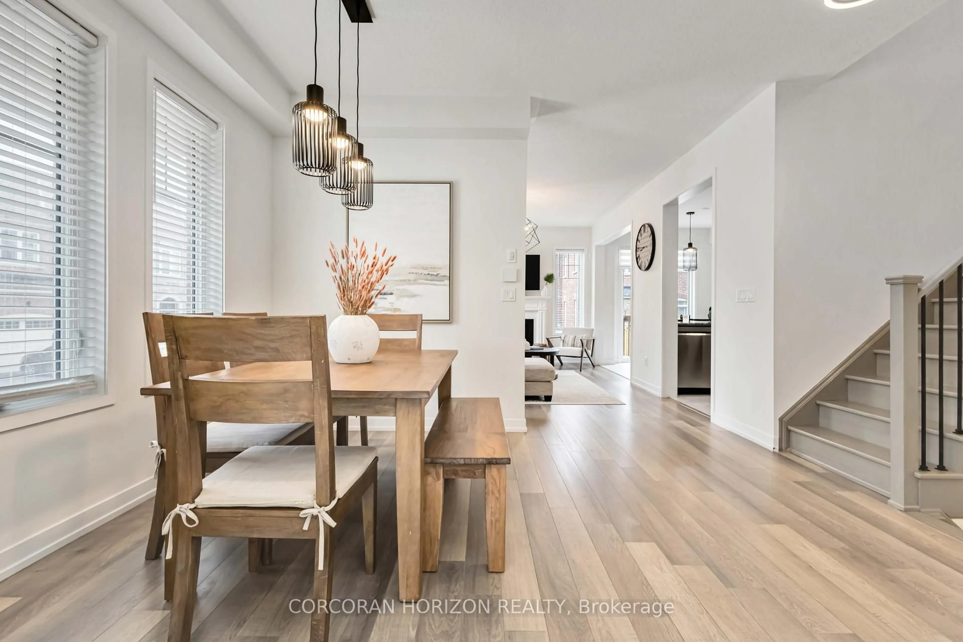 Dining room, wood/laminate floor for 81 Dundonald Tr, Newmarket Ontario L3Y 0E1