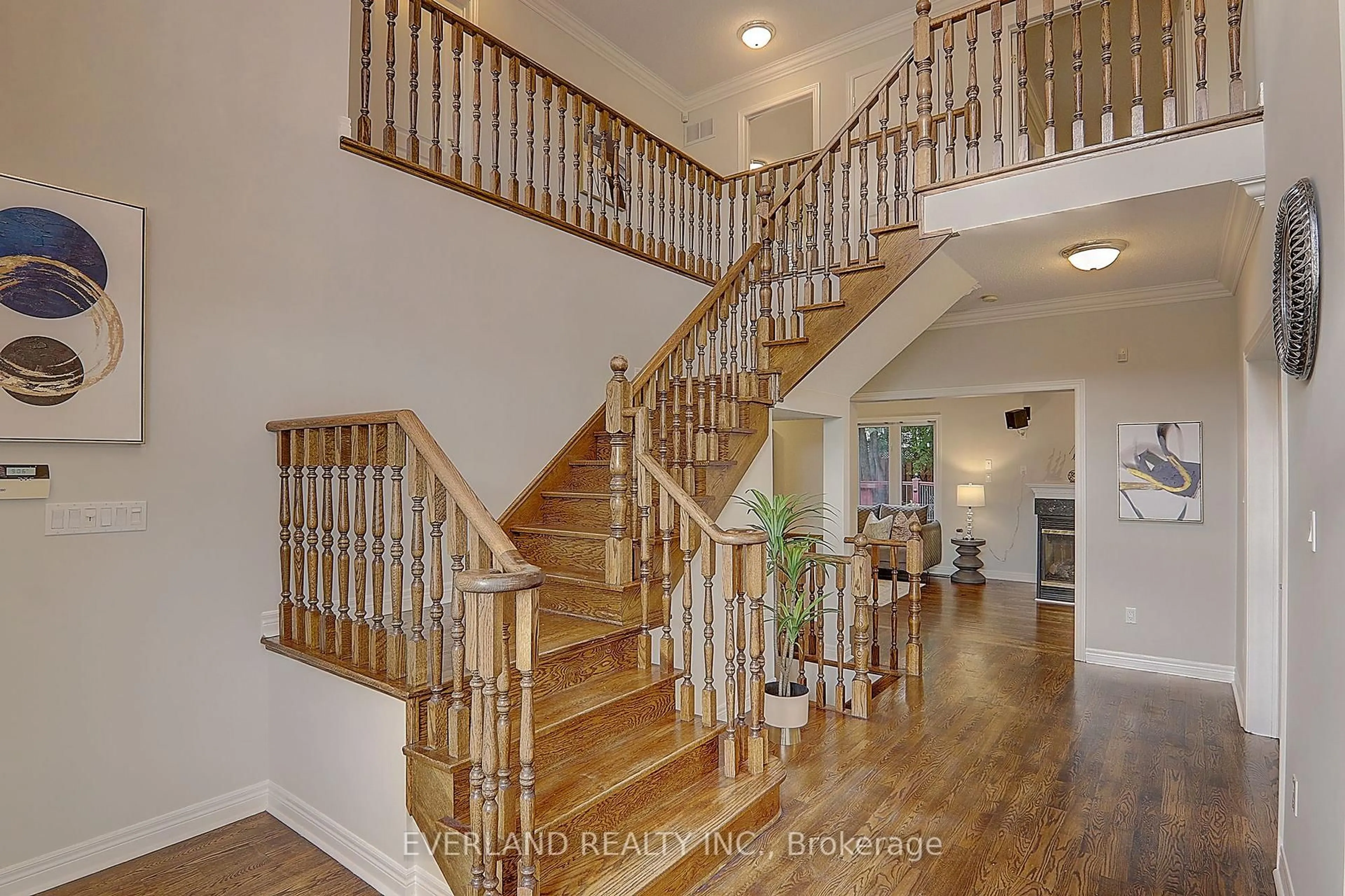 Unknown for 922 Best Circ, Newmarket Ontario L3X 2H8