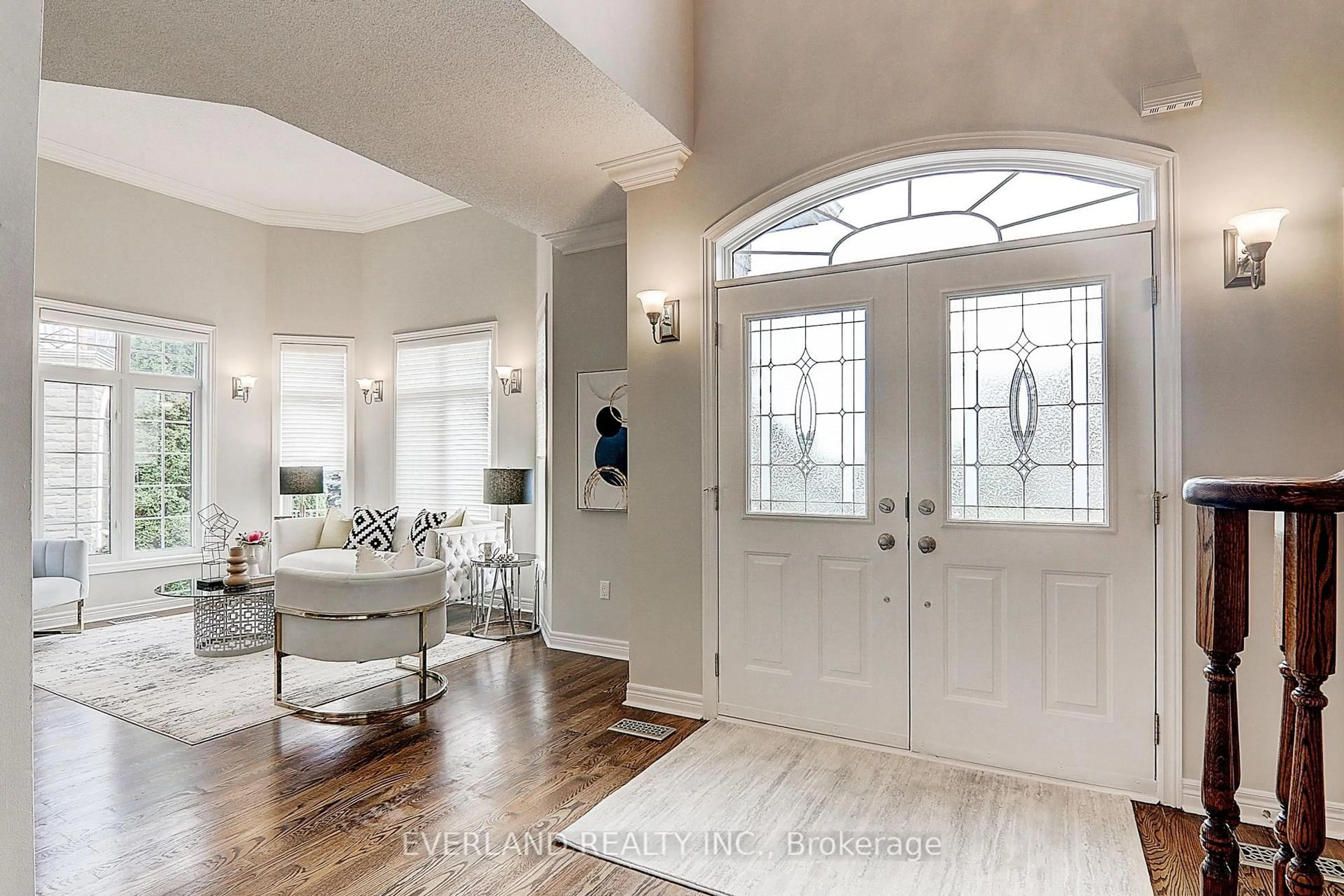 Indoor entryway for 922 Best Circ, Newmarket Ontario L3X 2H8