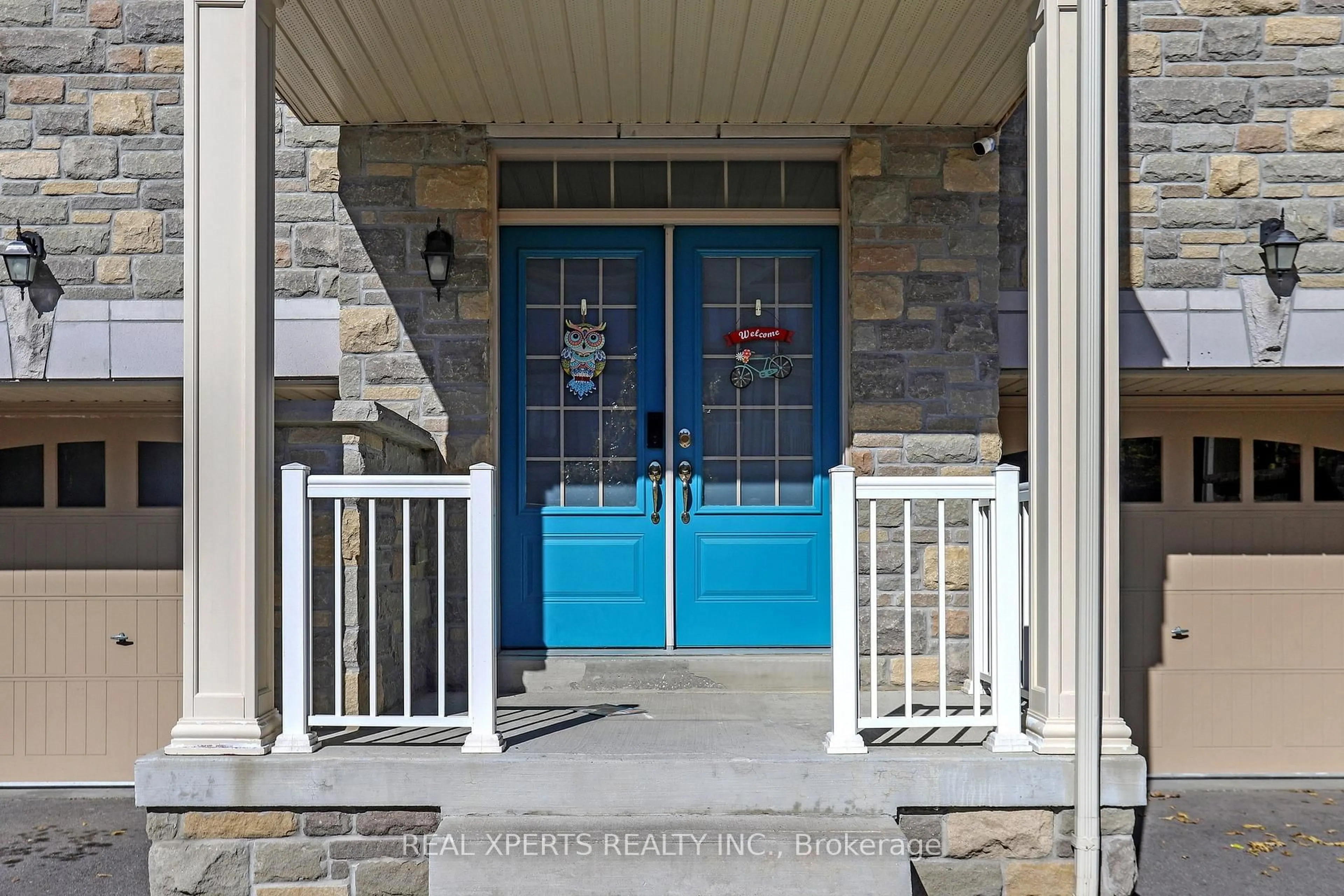Indoor entryway for 18 Farooq Blvd, Vaughan Ontario L4H 4P3