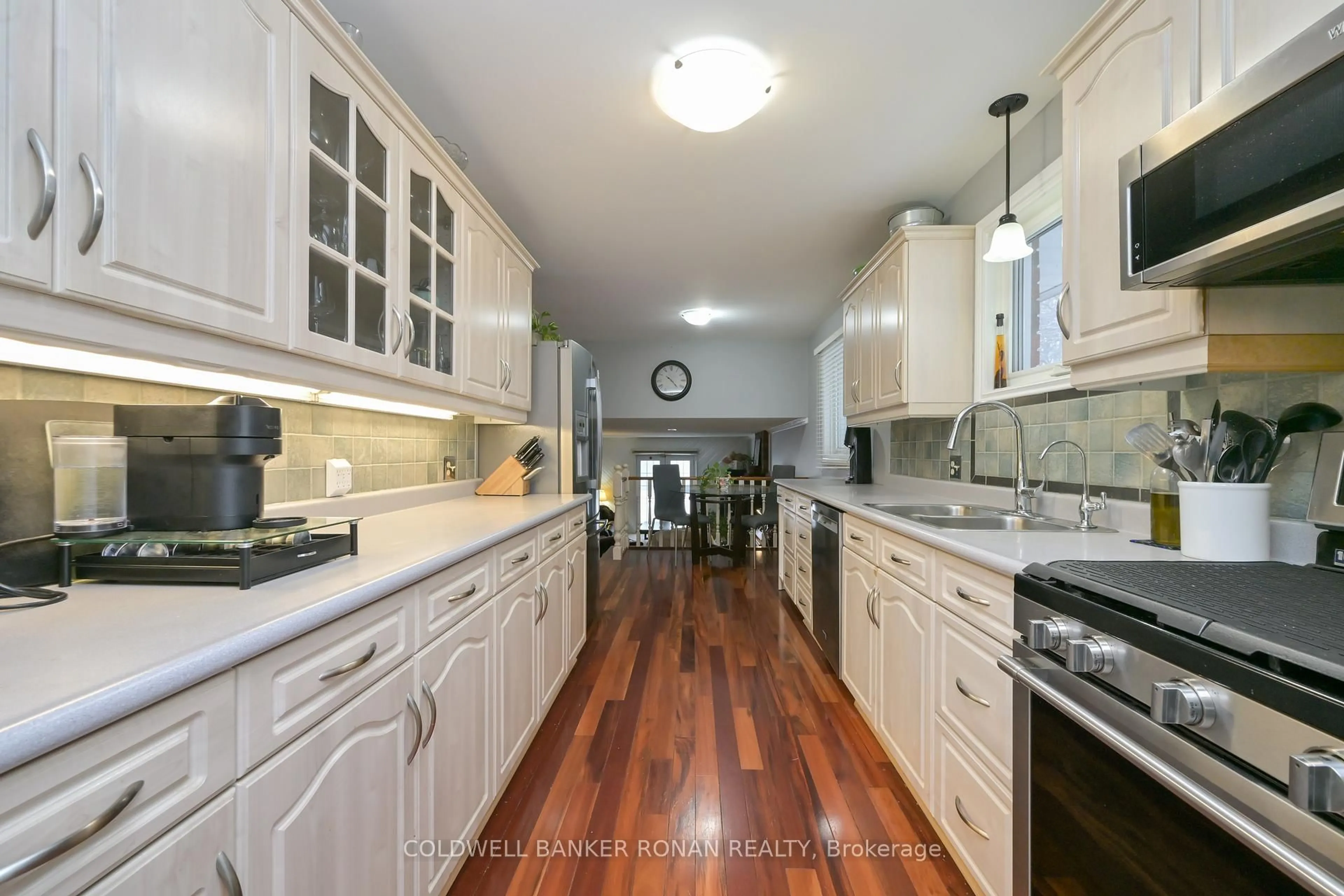 Open concept kitchen, ceramic/tile floor for 61 Doner St, New Tecumseth Ontario L9R 1M7