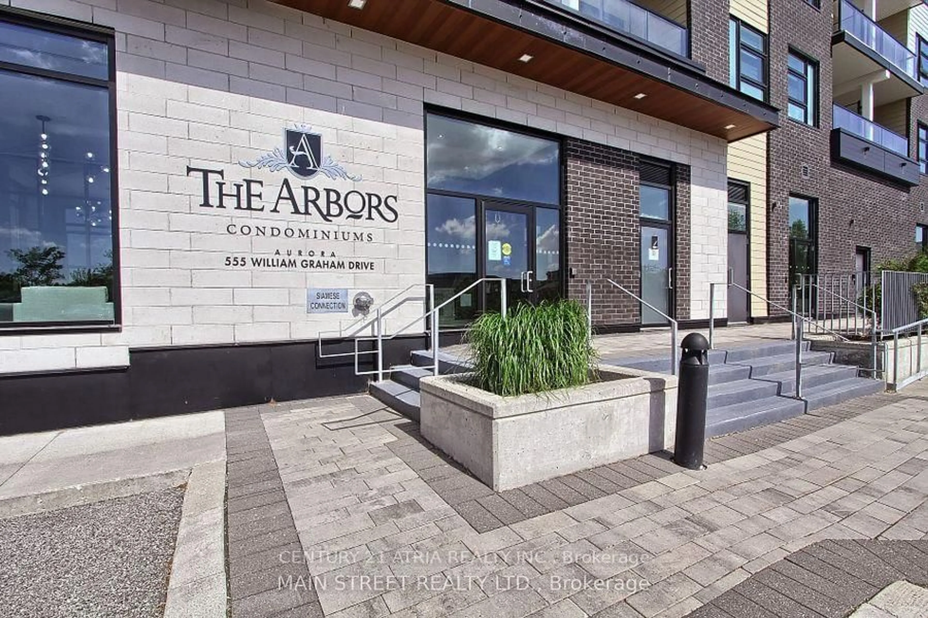 Indoor foyer for 555 William Graham Dr #239, Aurora Ontario L4G 3H9