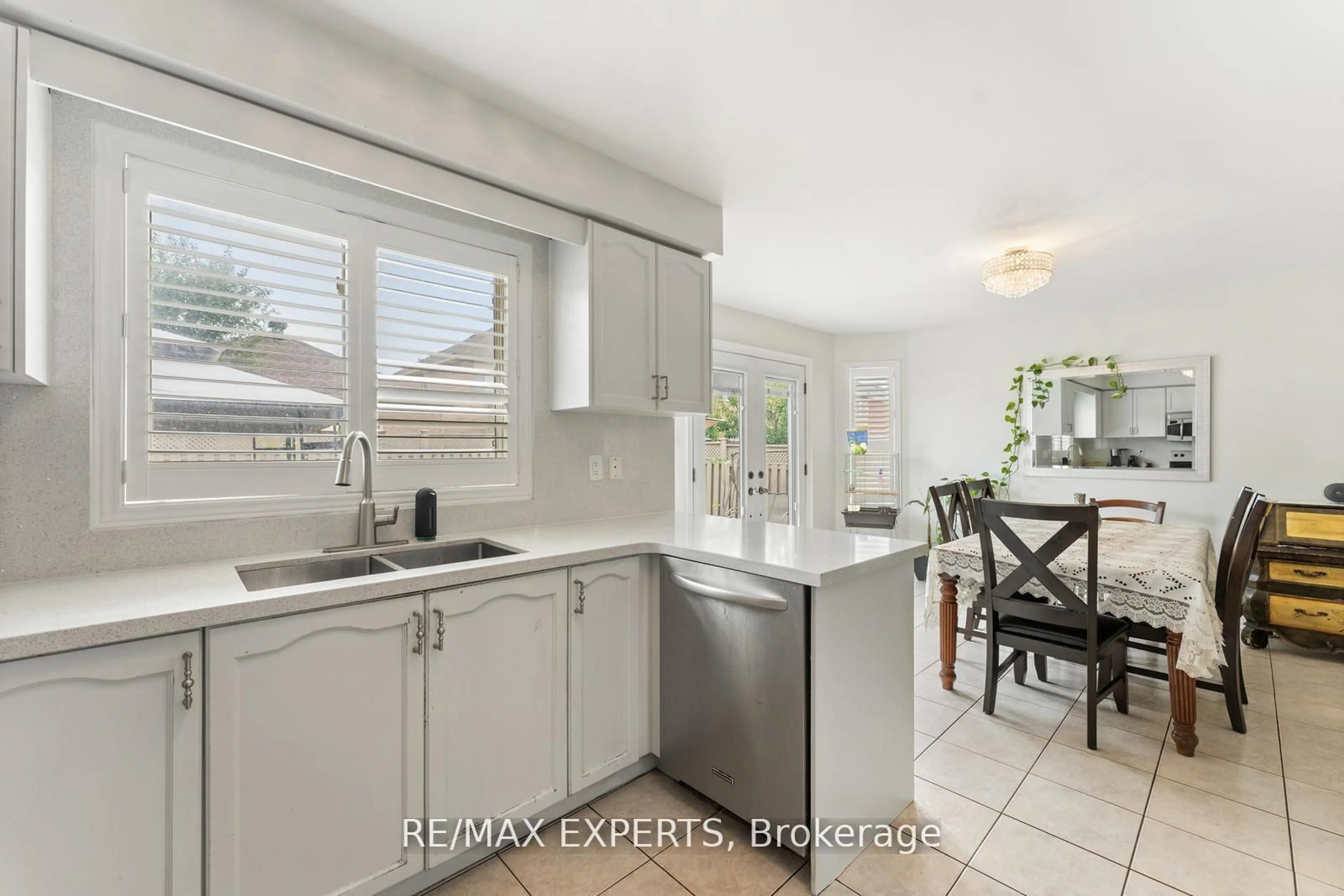 Open concept kitchen, unknown for 19 Maximillian St, Vaughan Ontario L4H 2S6