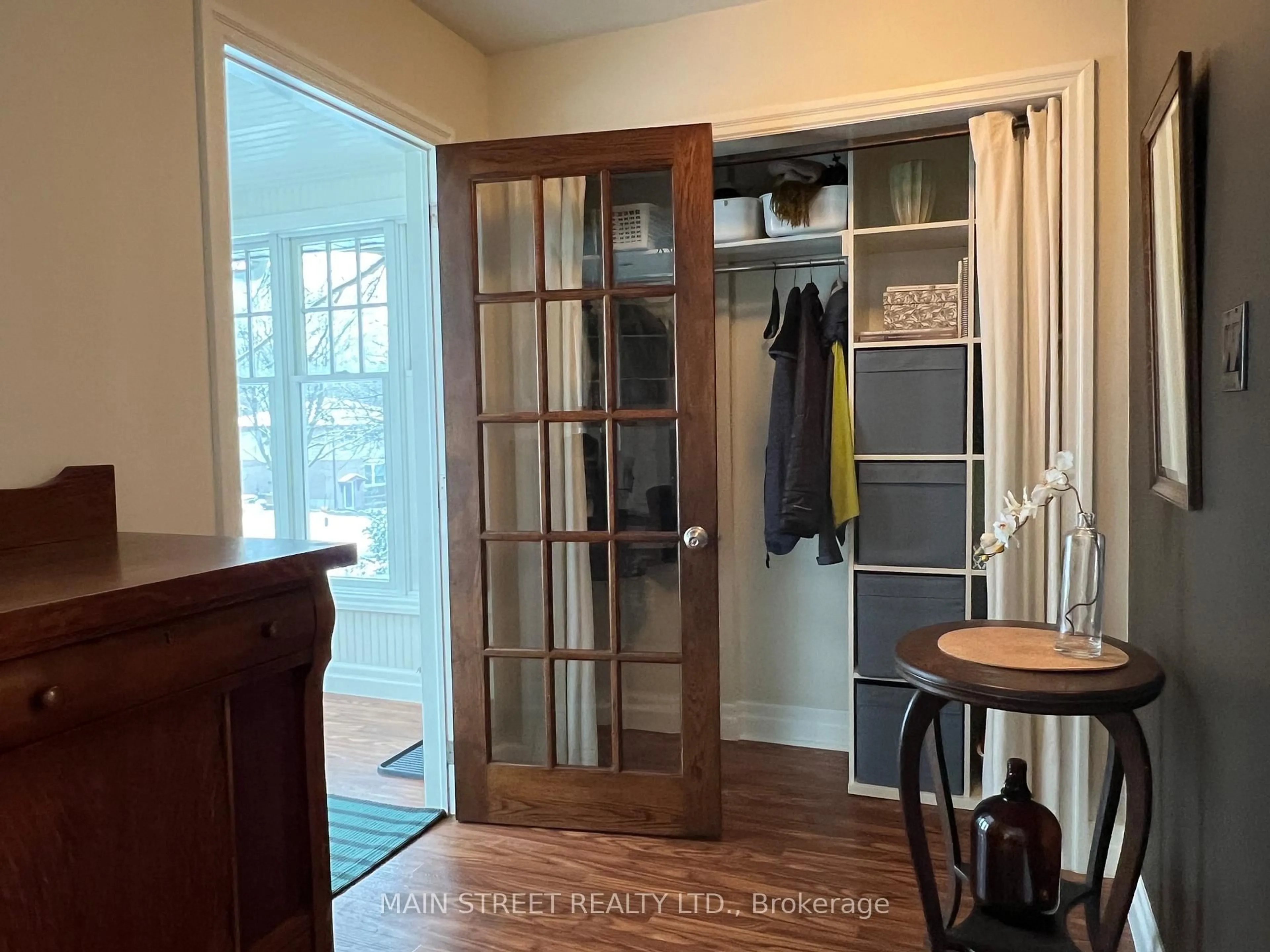 Indoor entryway for 68 Hillview Dr, Newmarket Ontario L3Y 4H9