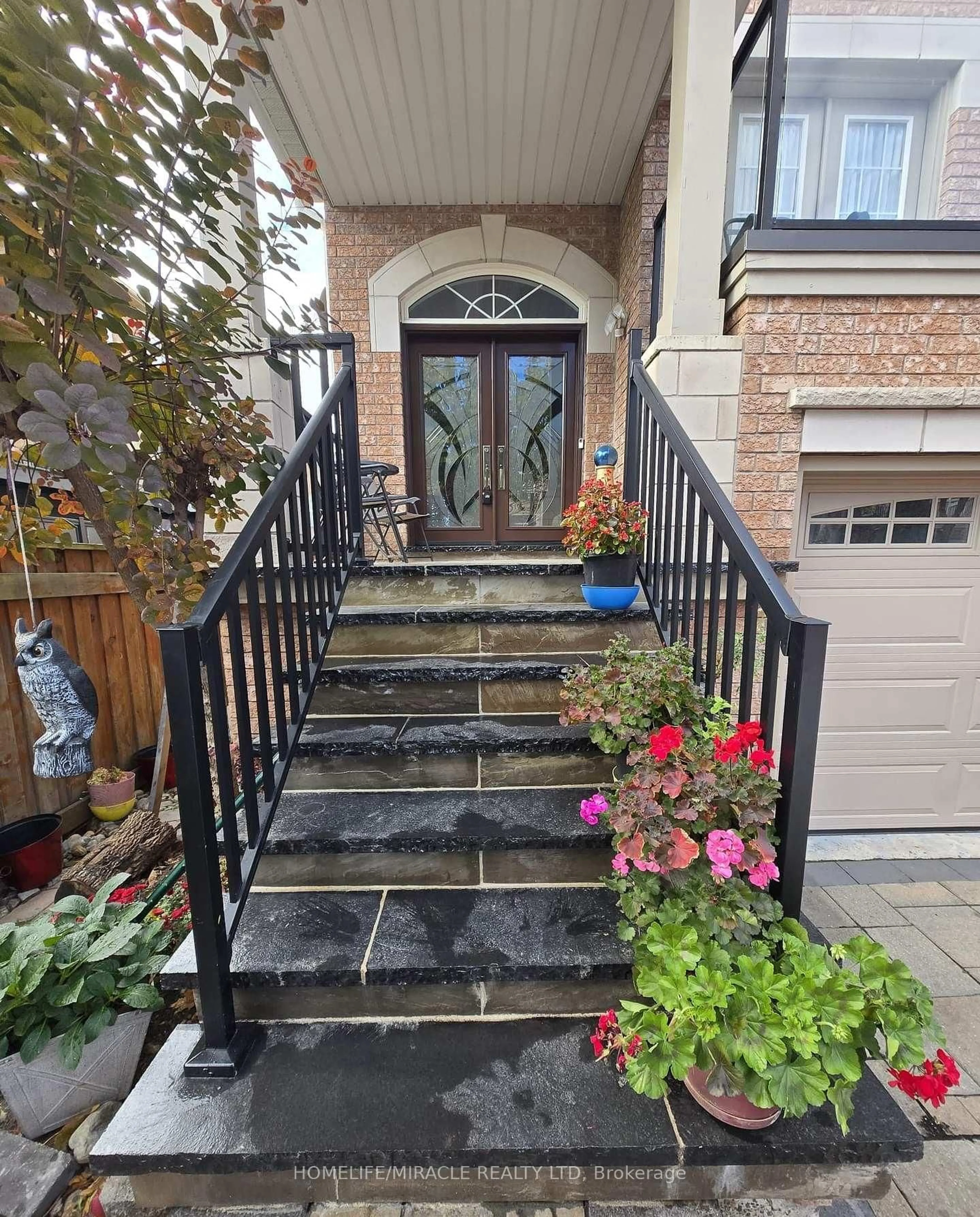 Indoor entryway for 10 Gina Dr, Vaughan Ontario L6A 3X2