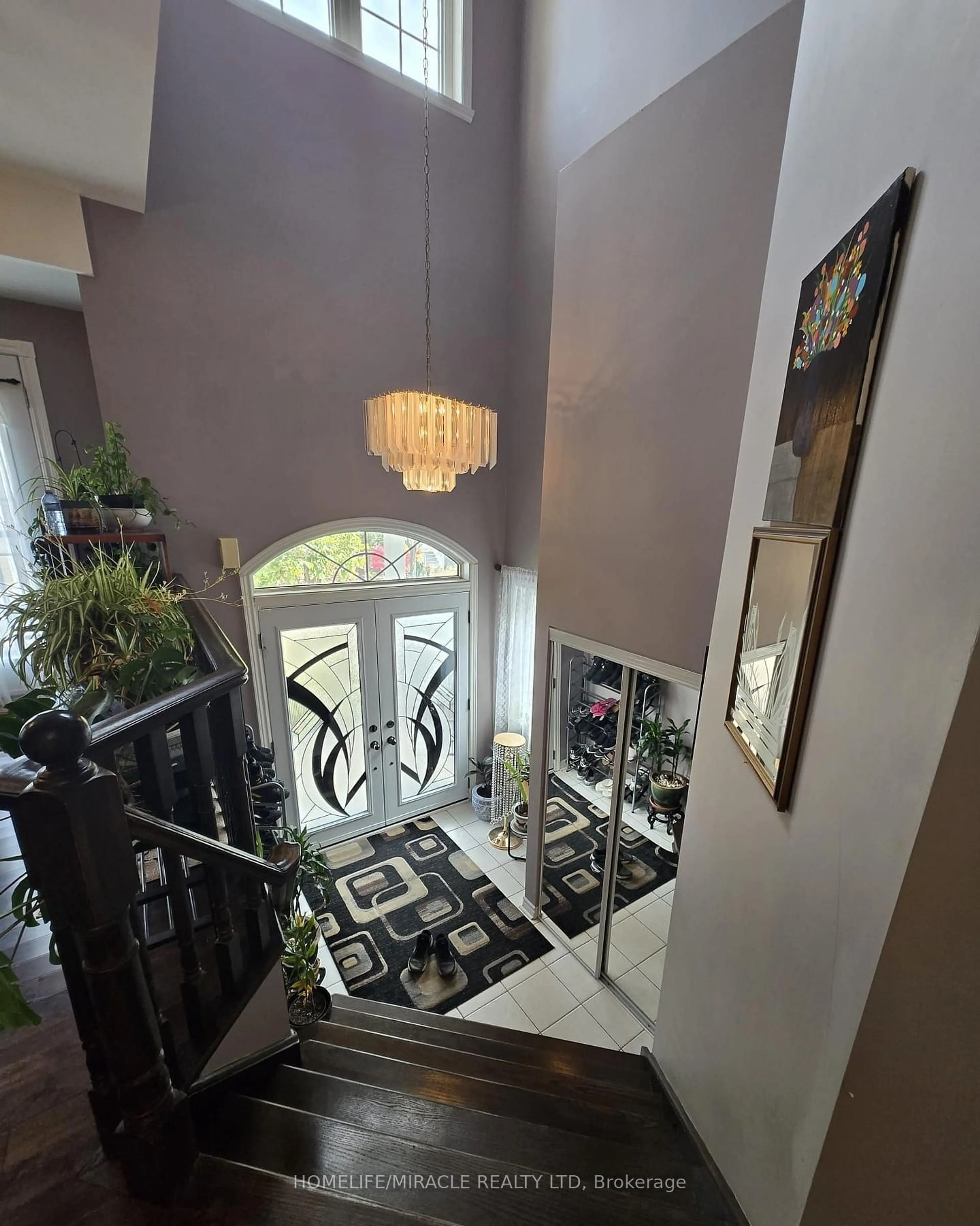 Indoor entryway for 10 Gina Dr, Vaughan Ontario L6A 3X2