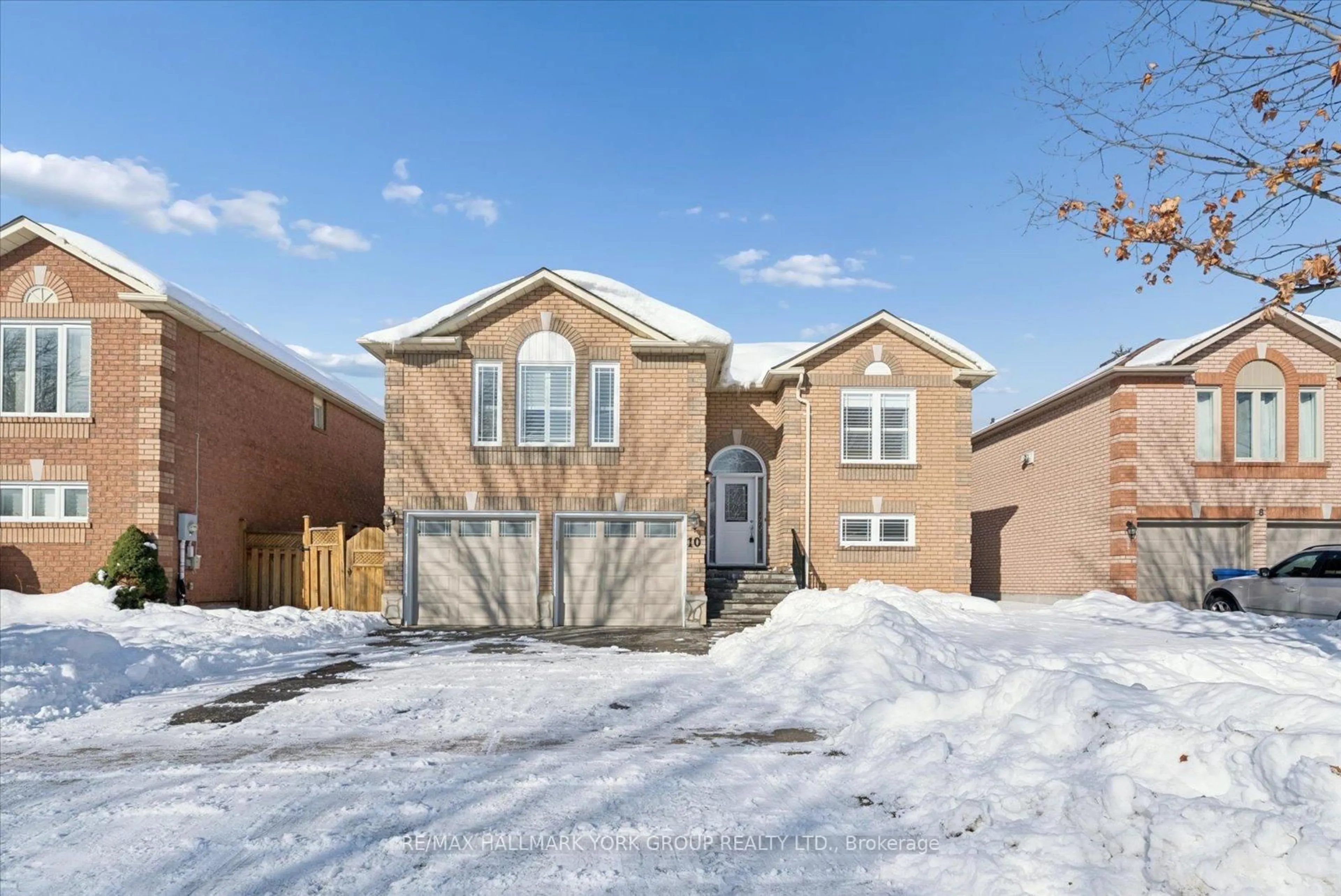 Home with brick exterior material, street for 10 Margaret Pl, Georgina Ontario L4P 3X2