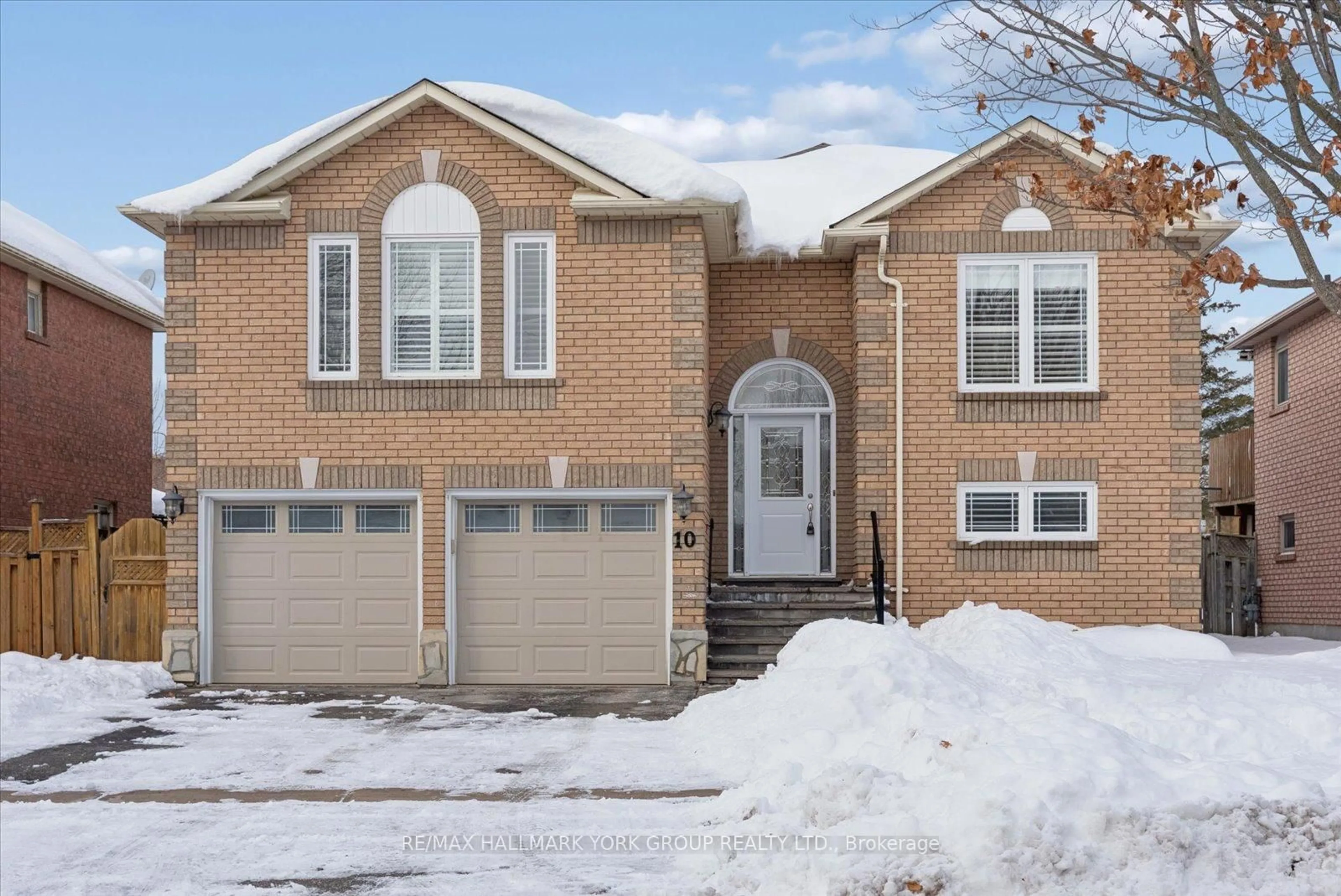 Home with brick exterior material, street for 10 Margaret Pl, Georgina Ontario L4P 3X2