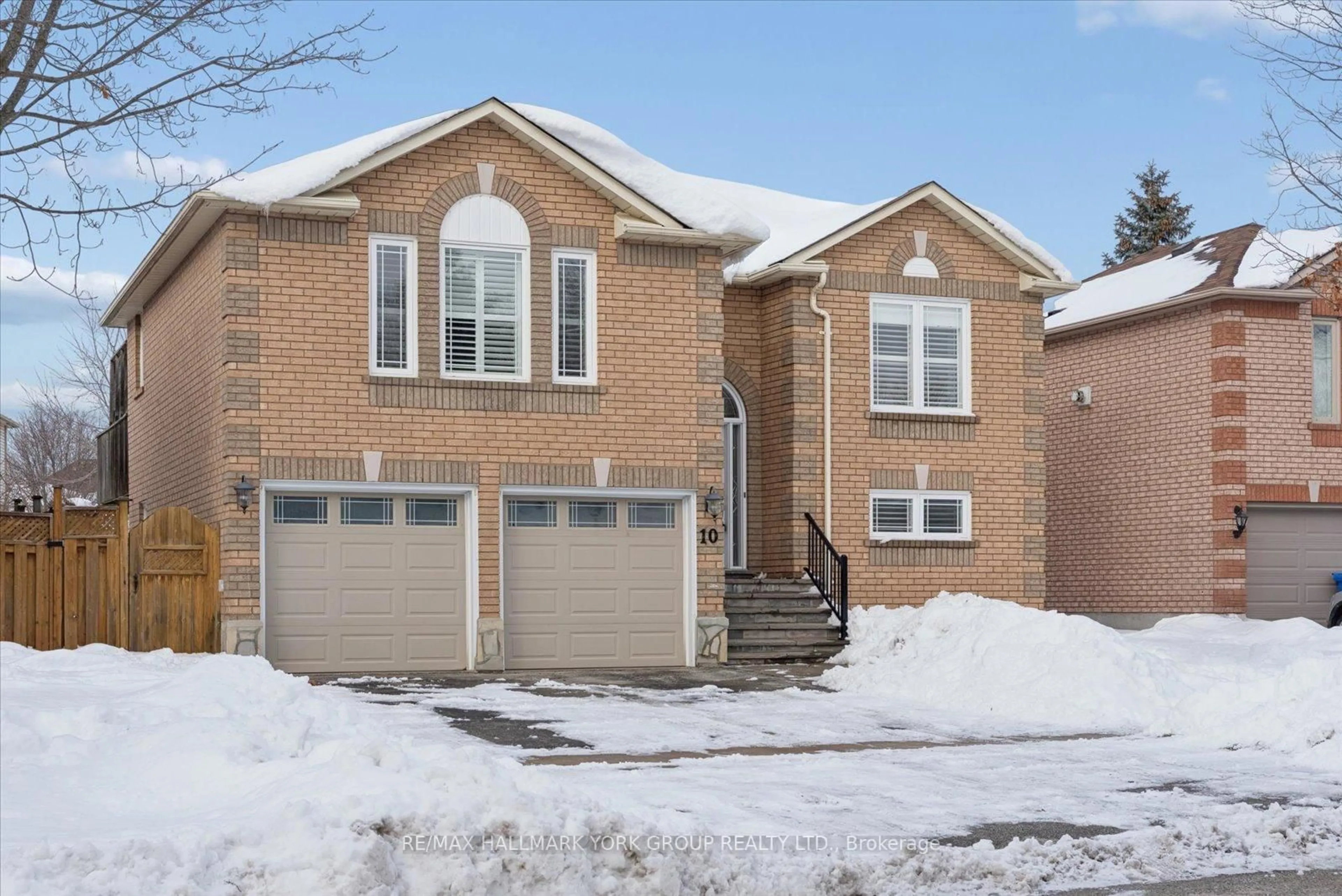 Home with brick exterior material, street for 10 Margaret Pl, Georgina Ontario L4P 3X2