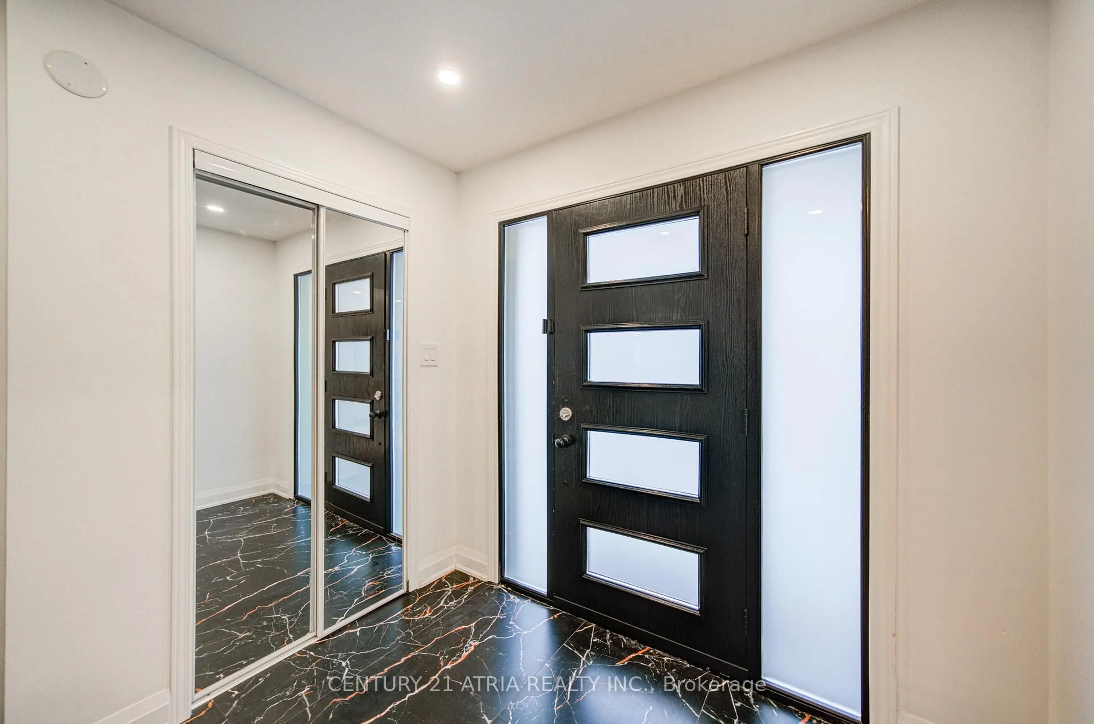 Indoor entryway for 65 Worthington Ave, Richmond Hill Ontario L4E 2S6