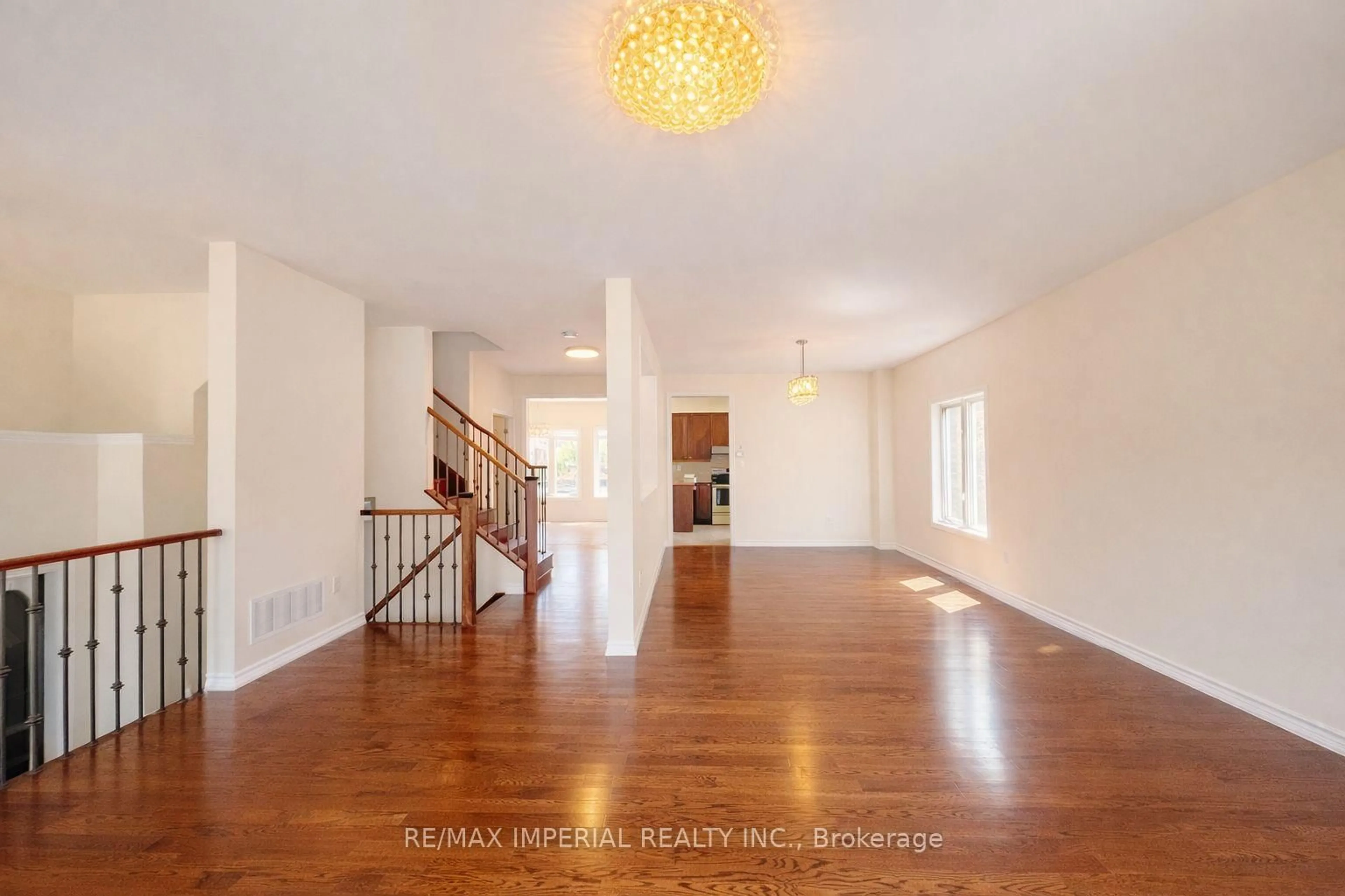 Indoor foyer for 155 Art West Ave, Newmarket Ontario L3X 0C1